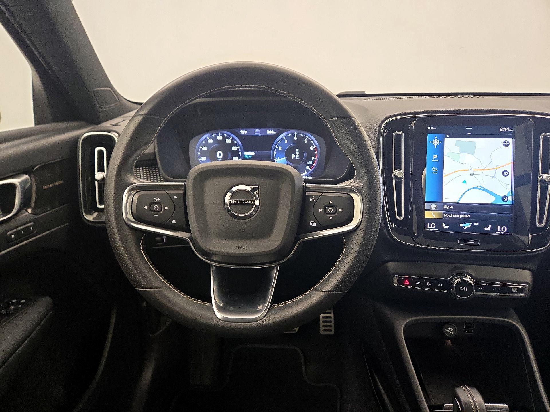 Thumbnail: 2021 Volvo XC40 - 10