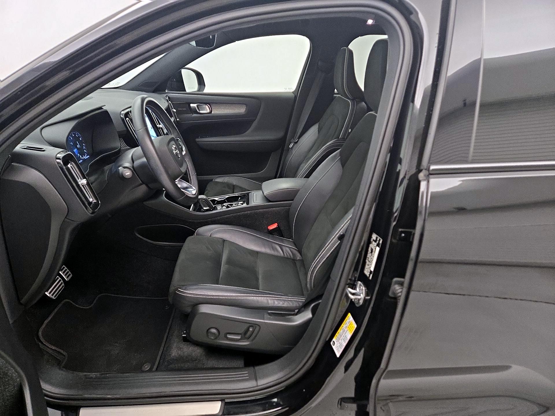 Thumbnail: 2021 Volvo XC40 - 11