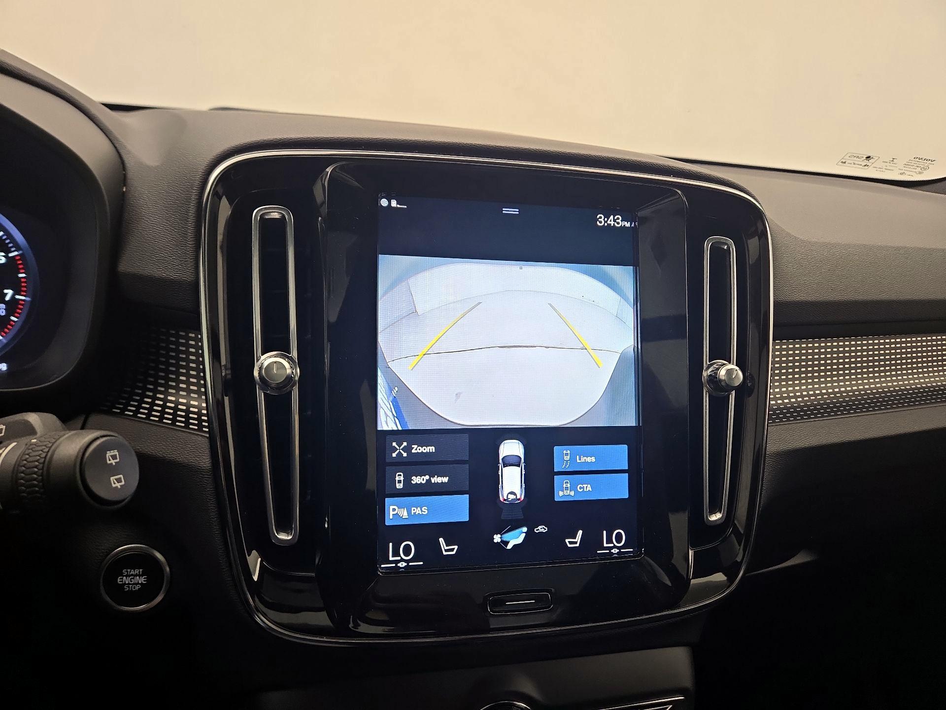 Thumbnail: 2021 Volvo XC40 - 15