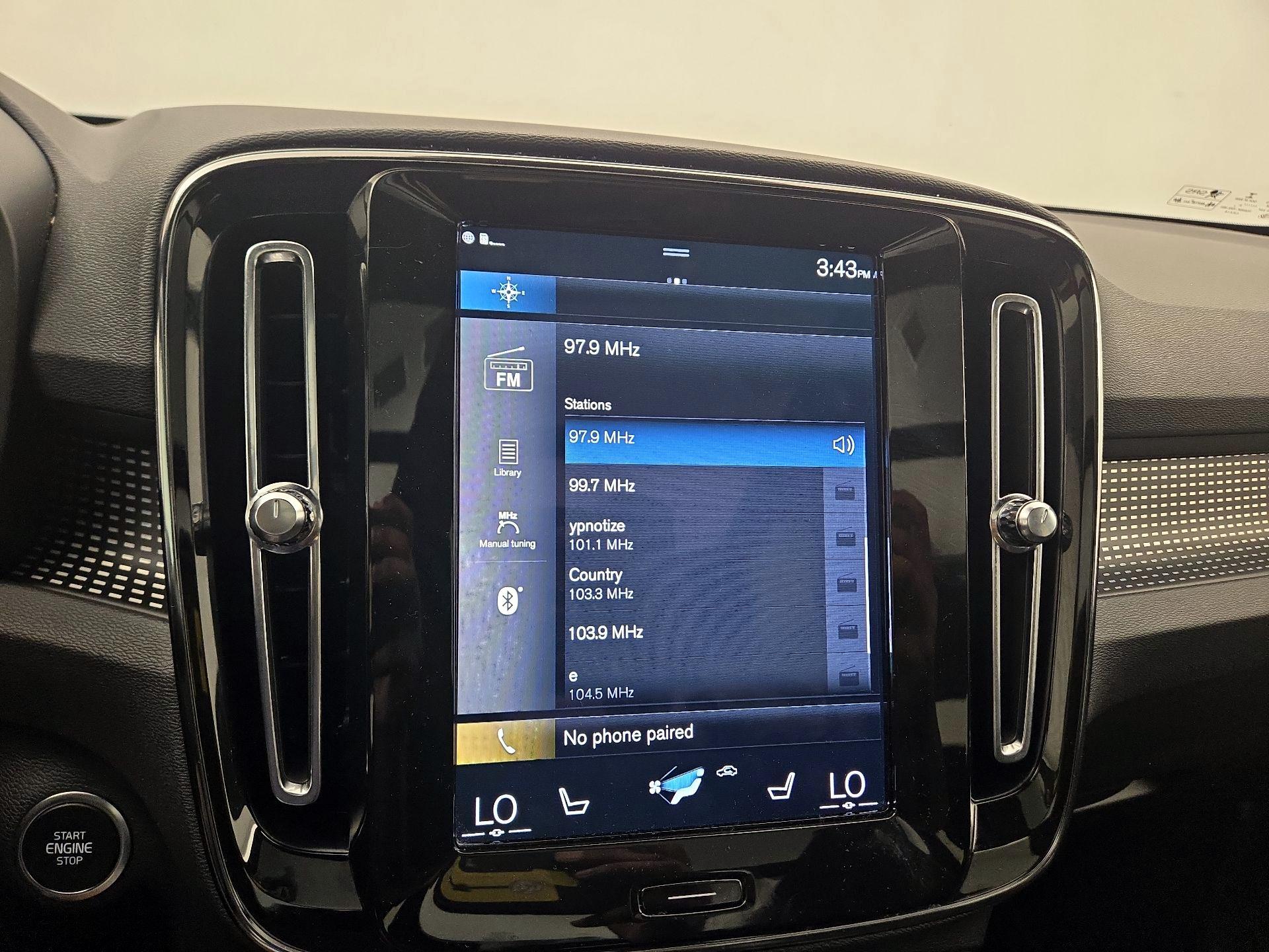 Thumbnail: 2021 Volvo XC40 - 16