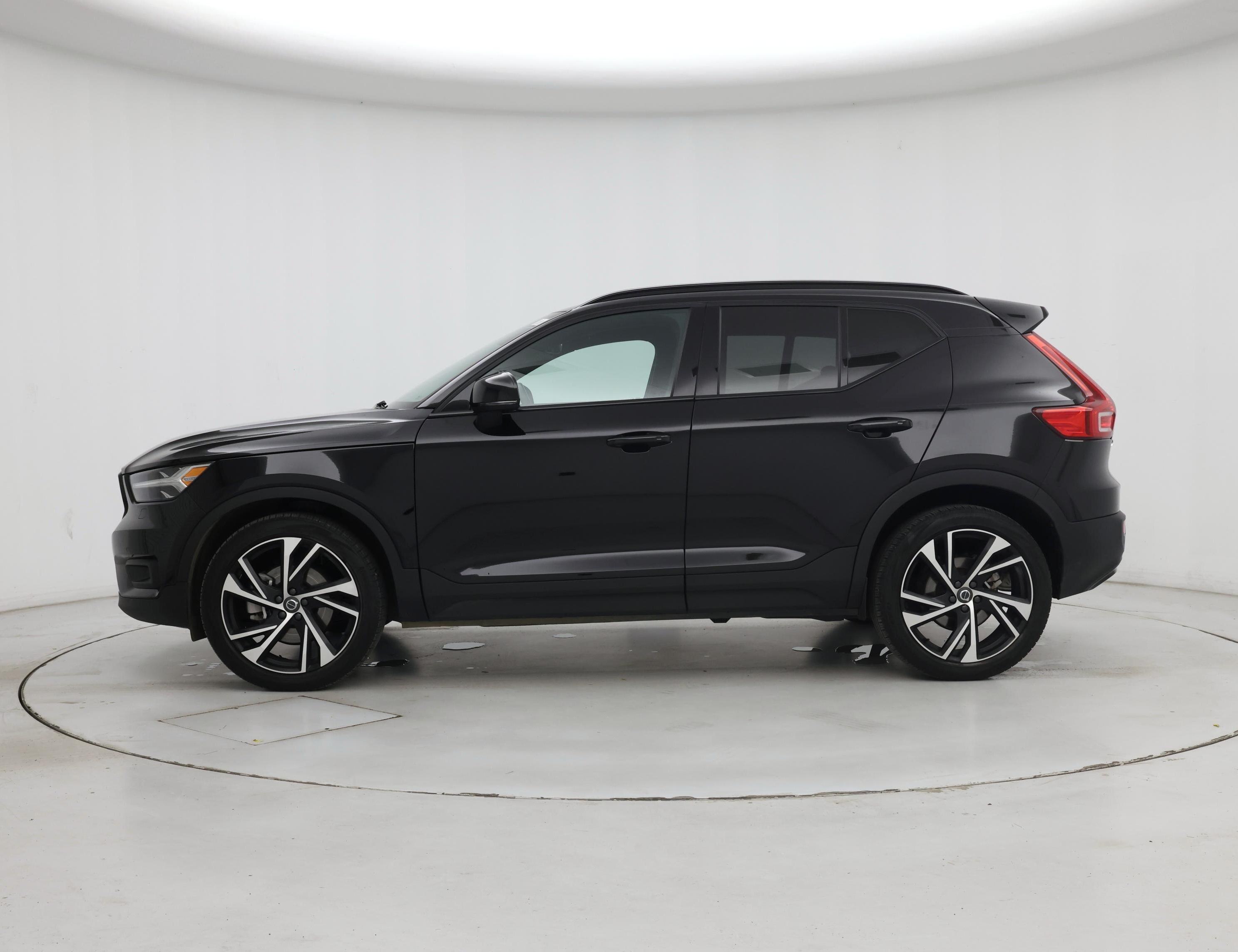 Thumbnail: 2021 Volvo XC40 - 3