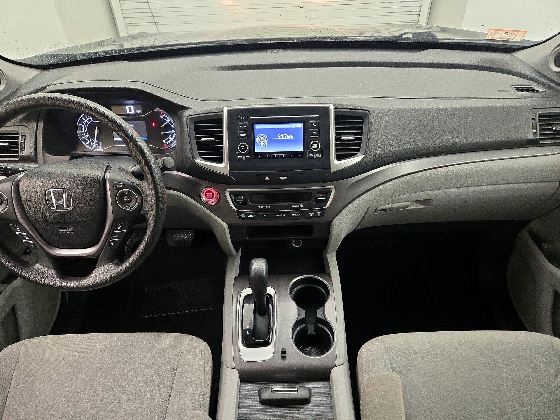 Thumbnail: 2017 Honda Pilot - 9