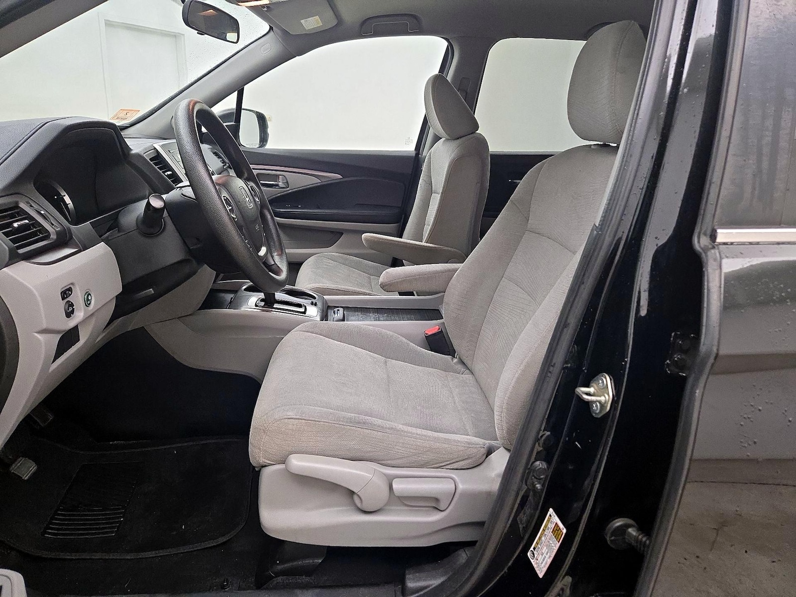2017 Honda Pilot LX - Photo 12