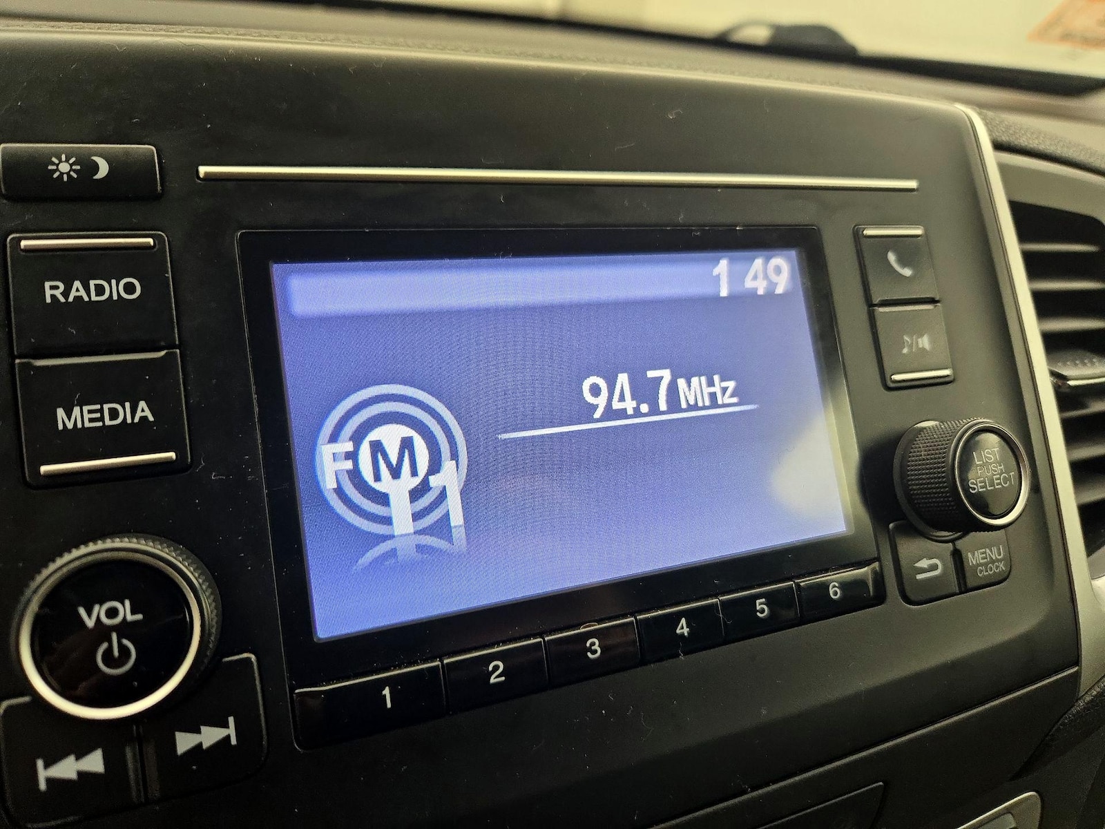 2017 Honda Pilot LX - Photo 15