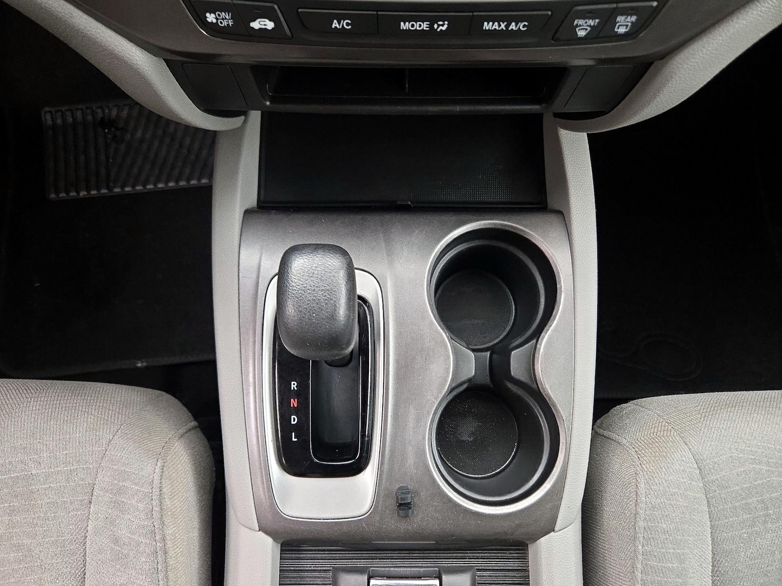2017 Honda Pilot LX - Photo 17