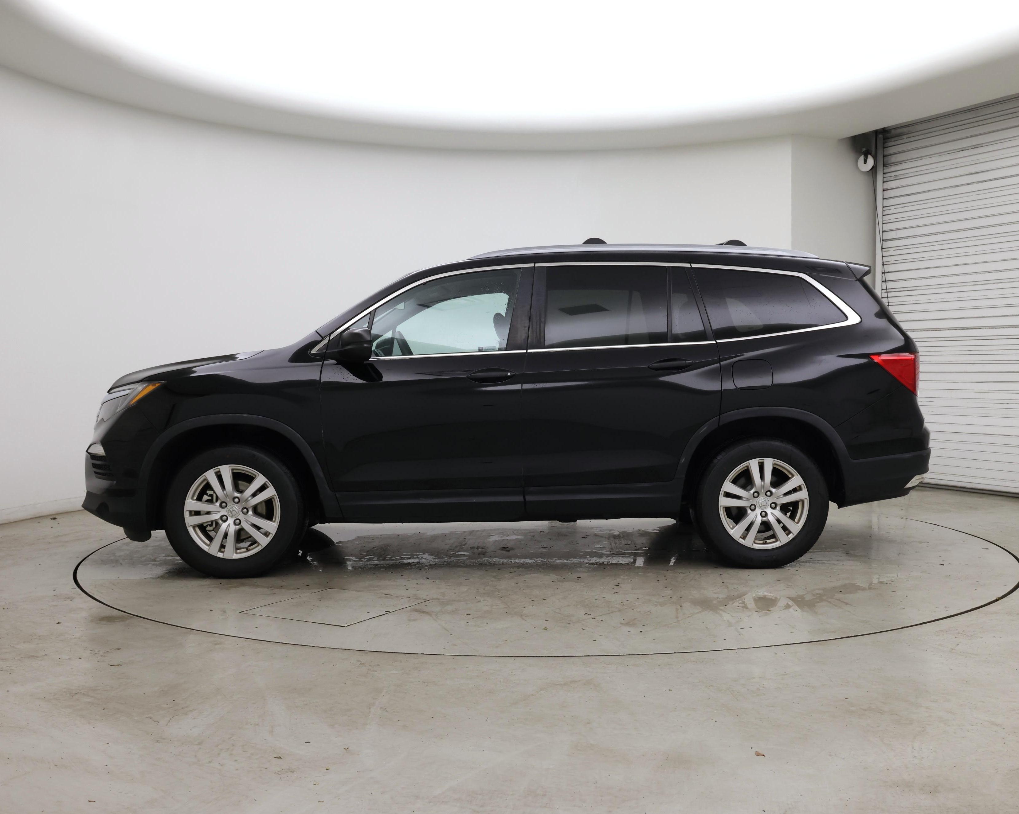 Thumbnail: 2017 Honda Pilot - 3