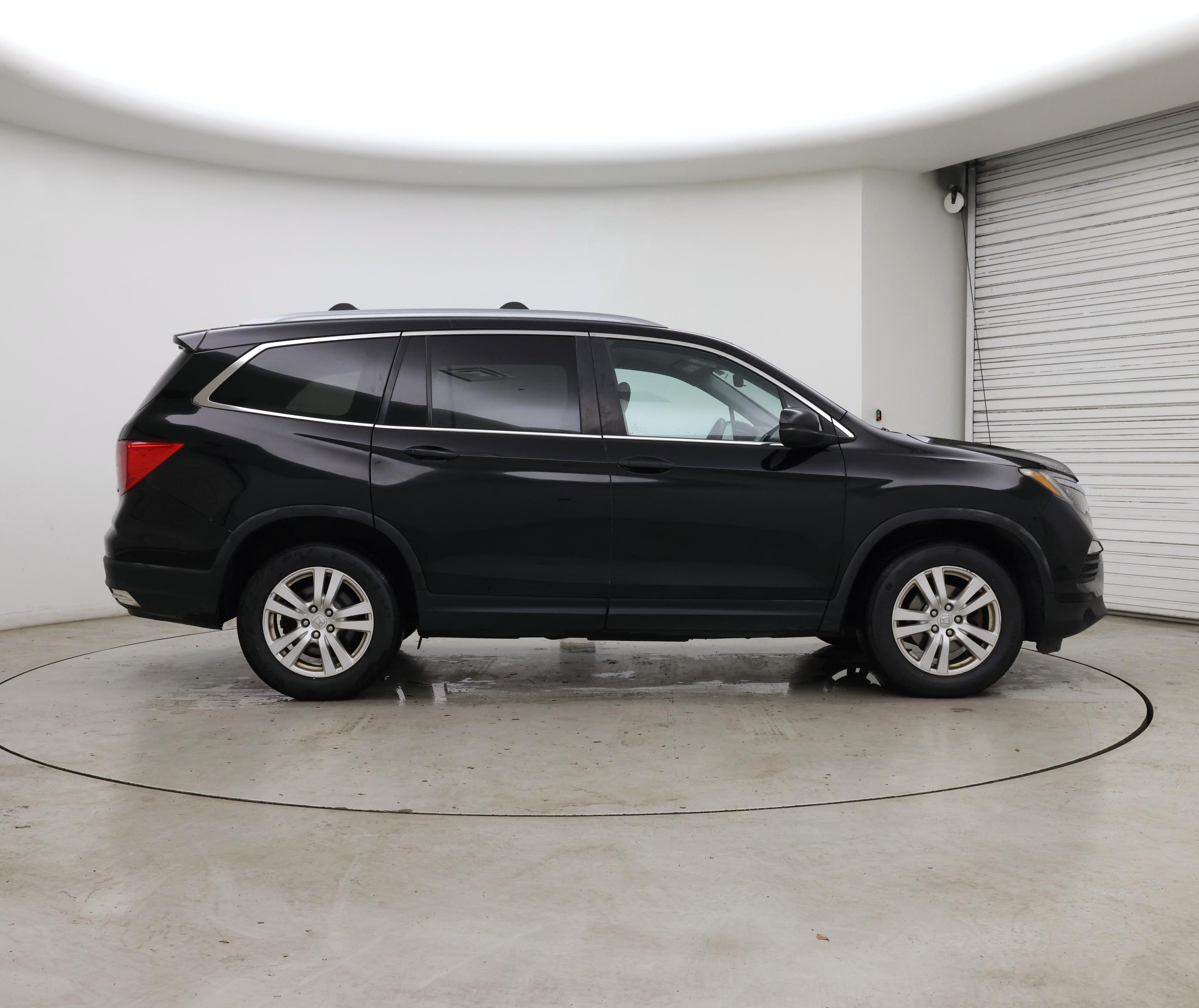 Thumbnail: 2017 Honda Pilot - 7