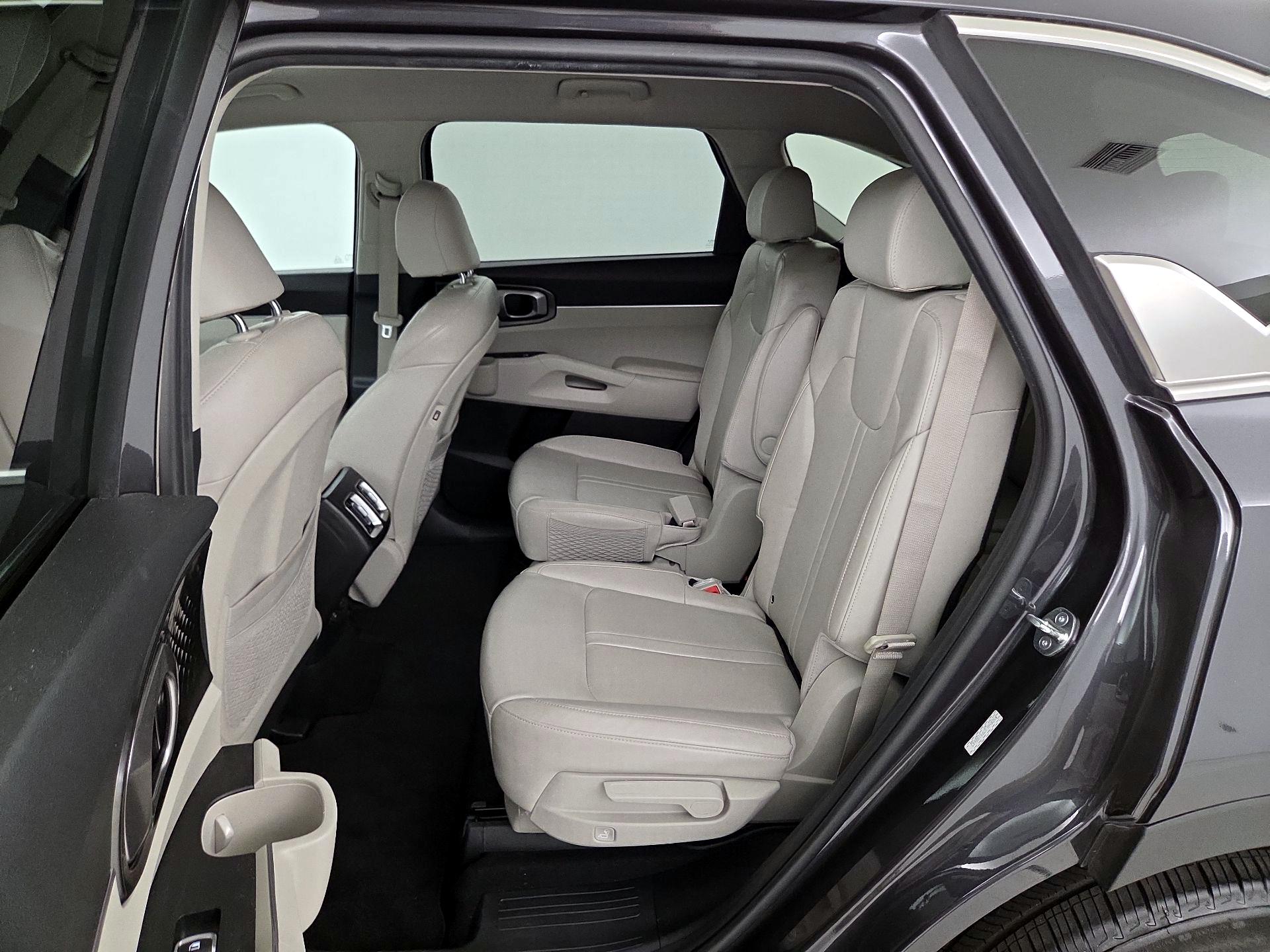 Thumbnail: 2023 Kia Sorento - 20