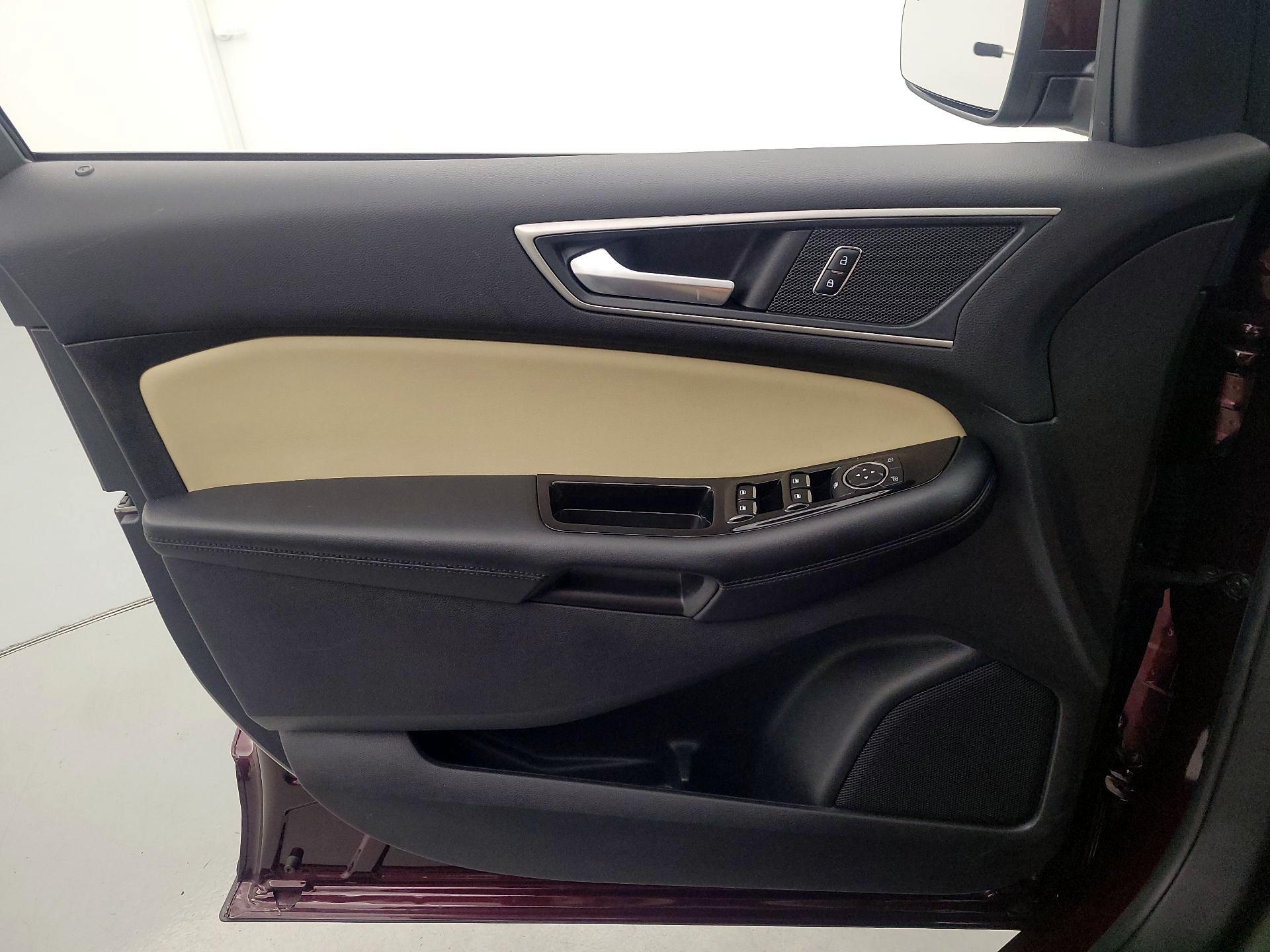 Thumbnail: 2020 Ford Edge - 12