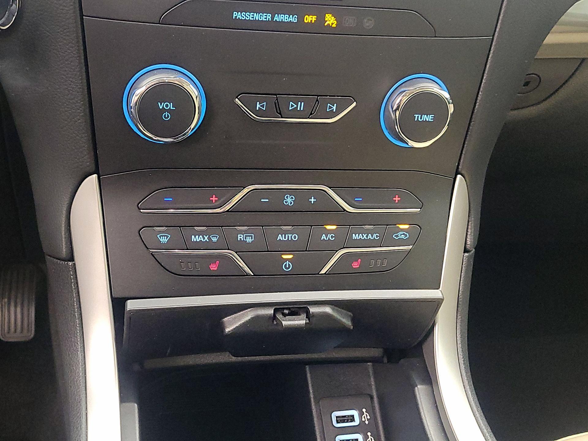 Thumbnail: 2020 Ford Edge - 16