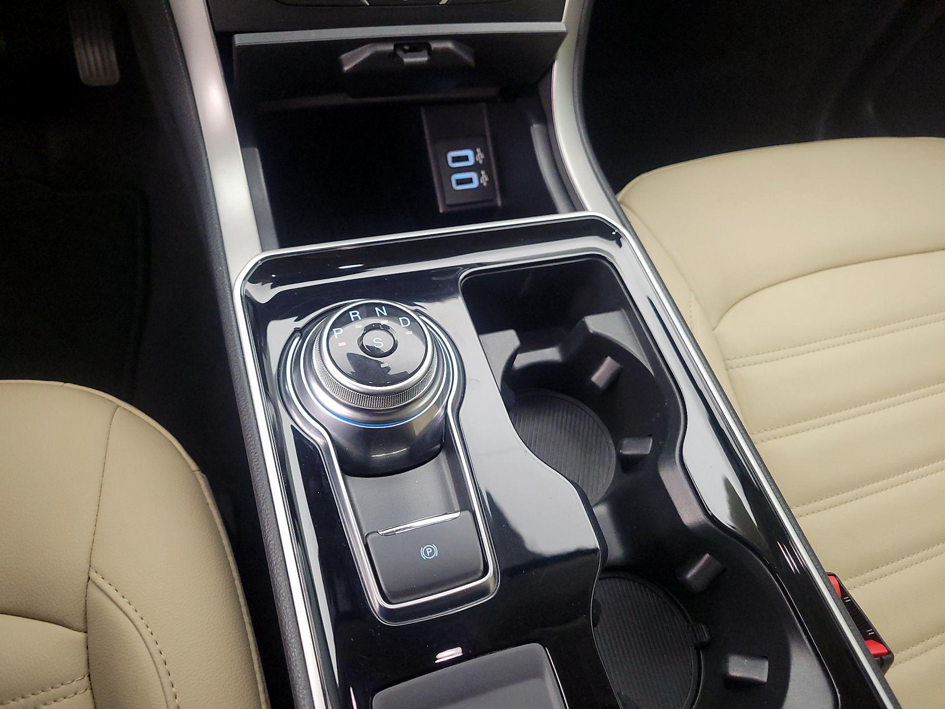 Thumbnail: 2020 Ford Edge - 17