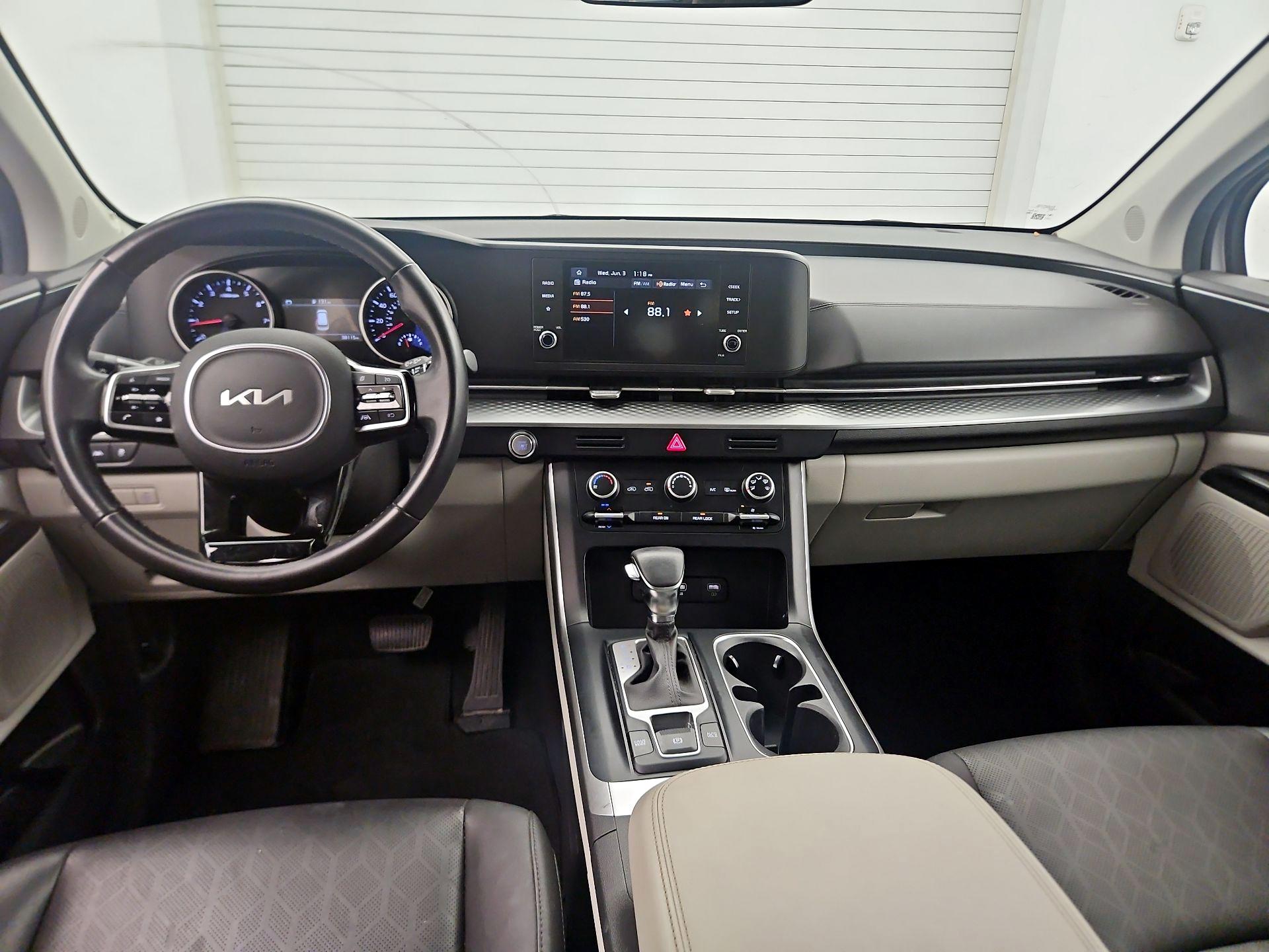 Thumbnail: 2023 Kia Carnival - 9