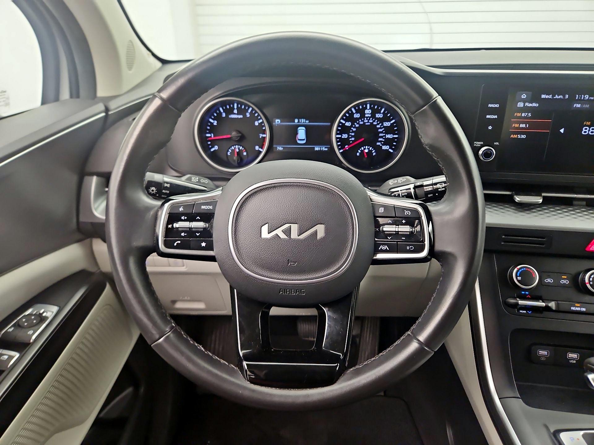 Thumbnail: 2023 Kia Carnival - 10