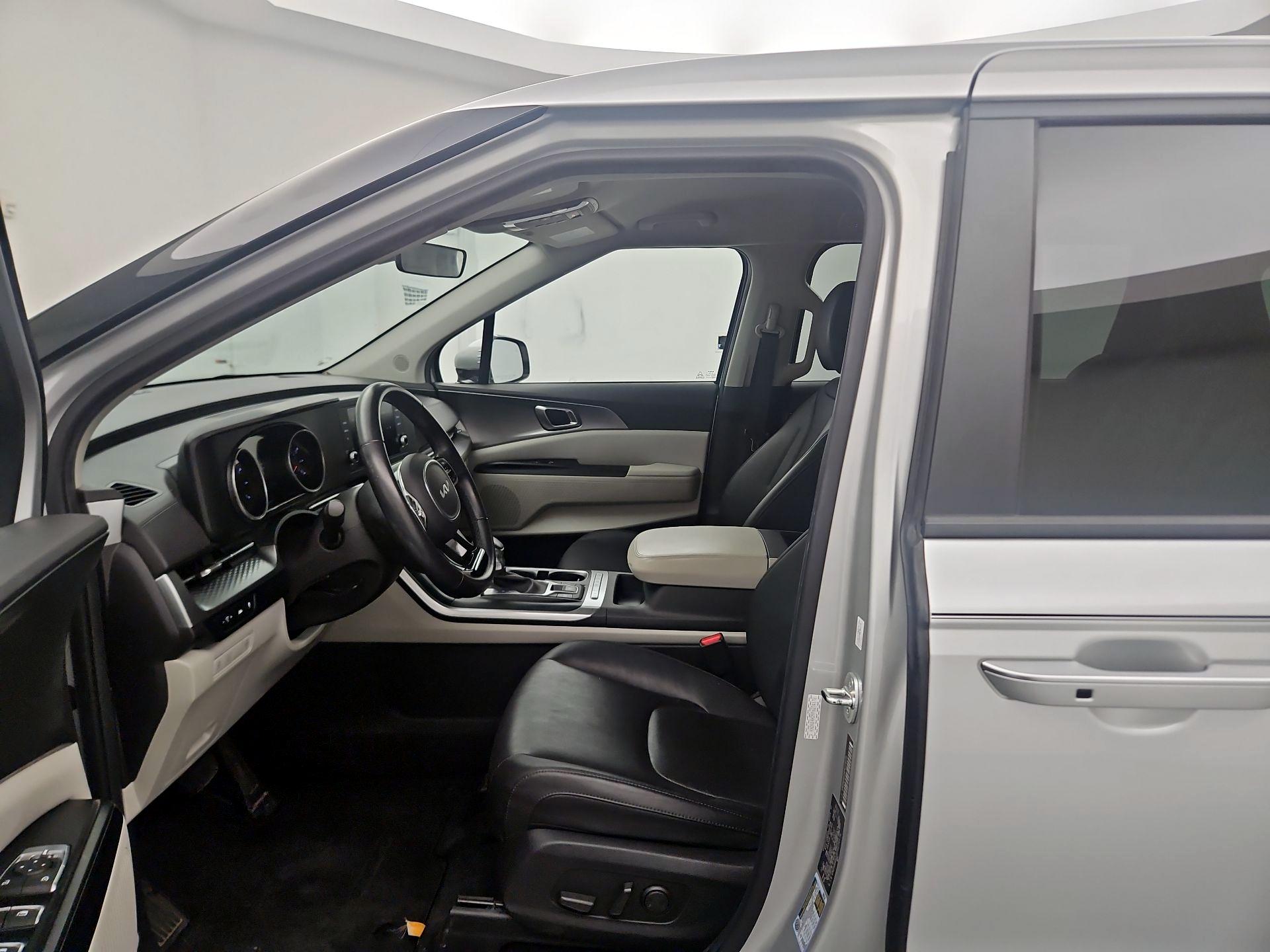 Thumbnail: 2023 Kia Carnival - 11