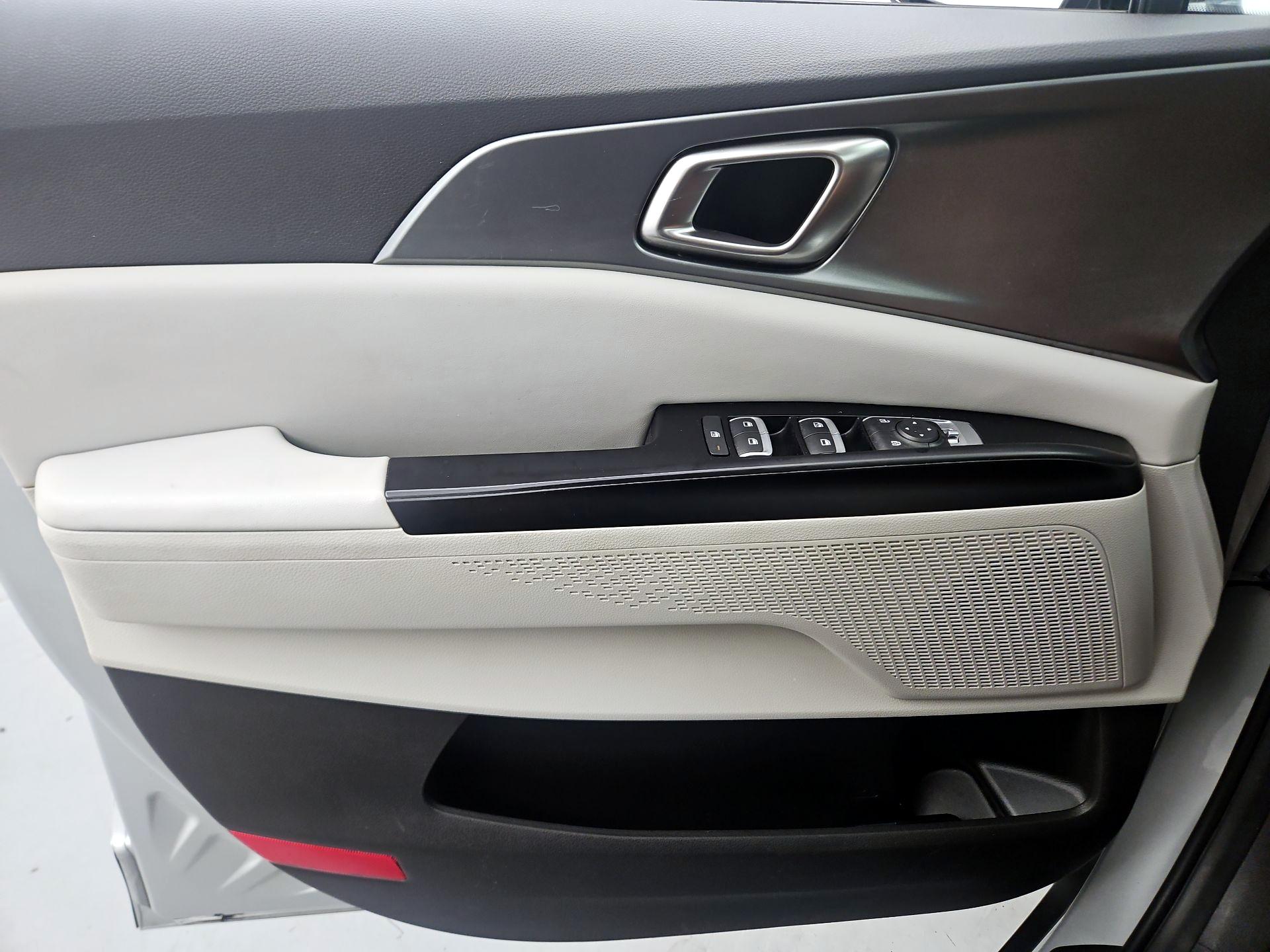 Thumbnail: 2023 Kia Carnival - 12
