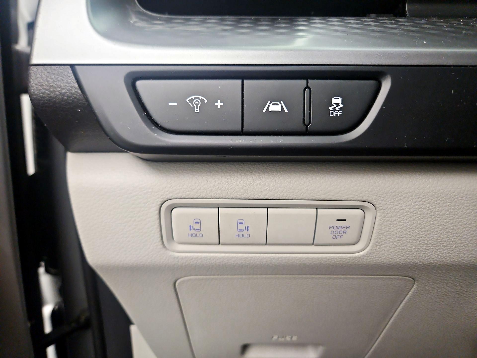 Thumbnail: 2023 Kia Carnival - 13