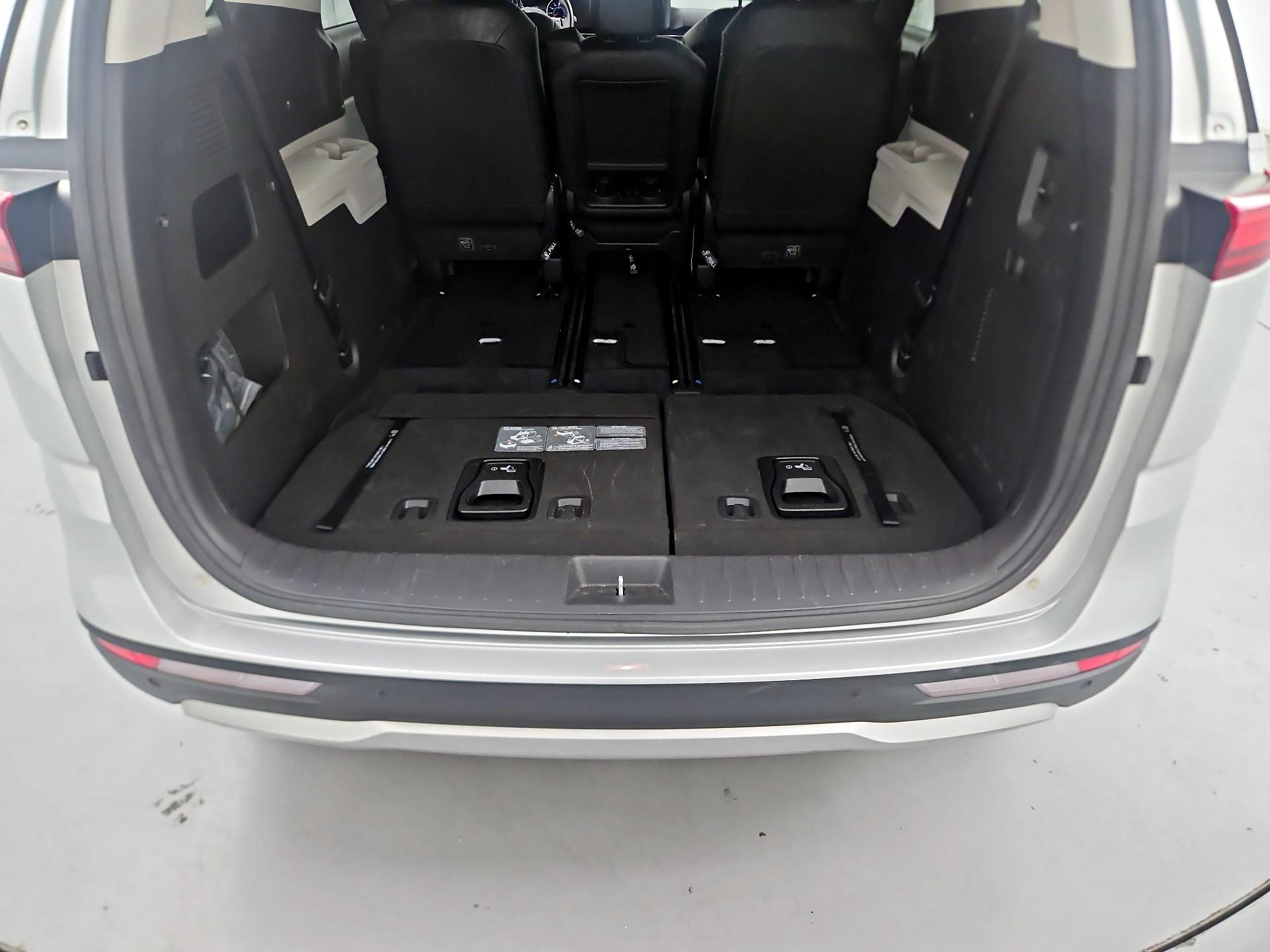 Thumbnail: 2023 Kia Carnival - 20