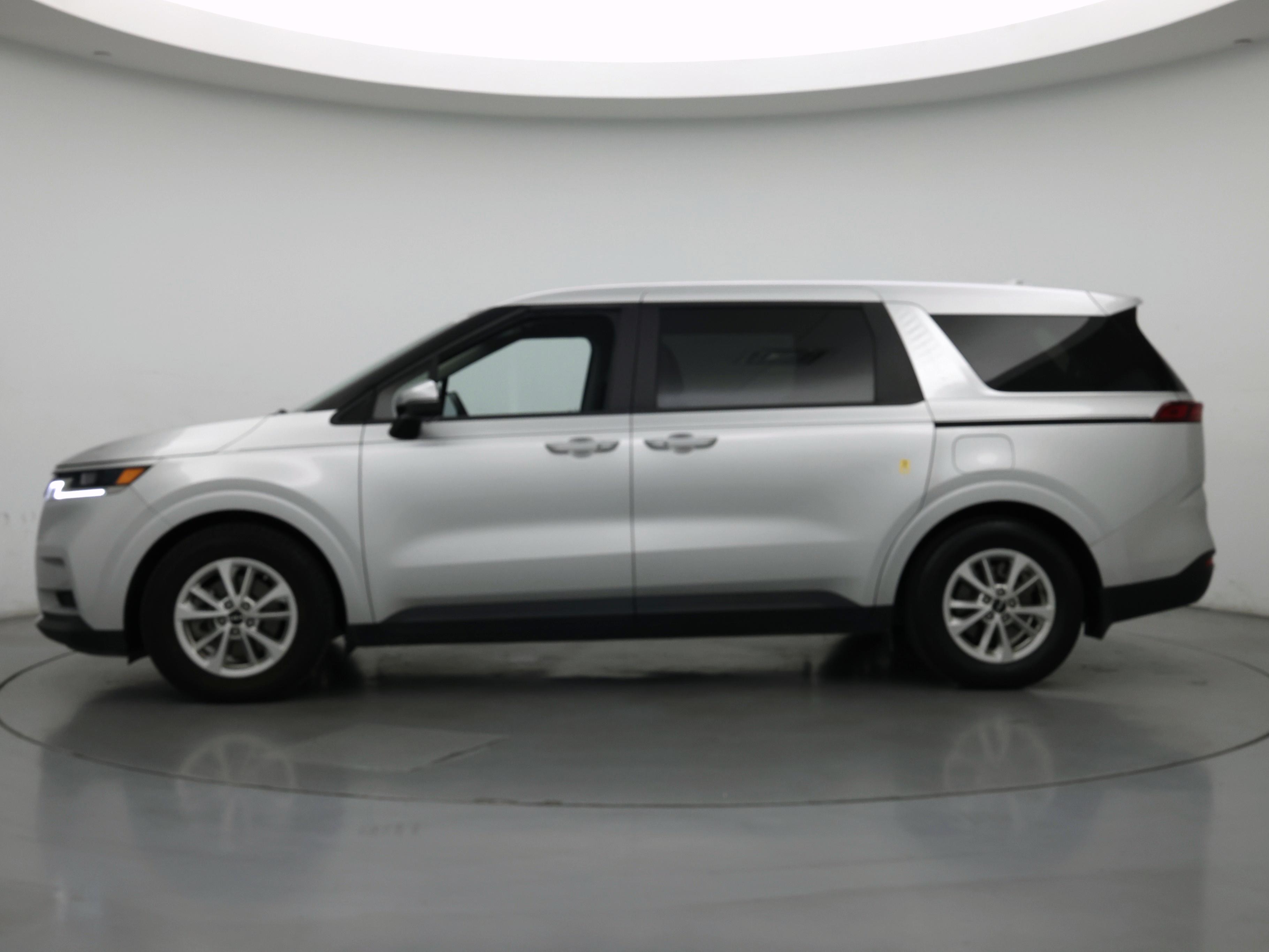 Thumbnail: 2023 Kia Carnival - 3