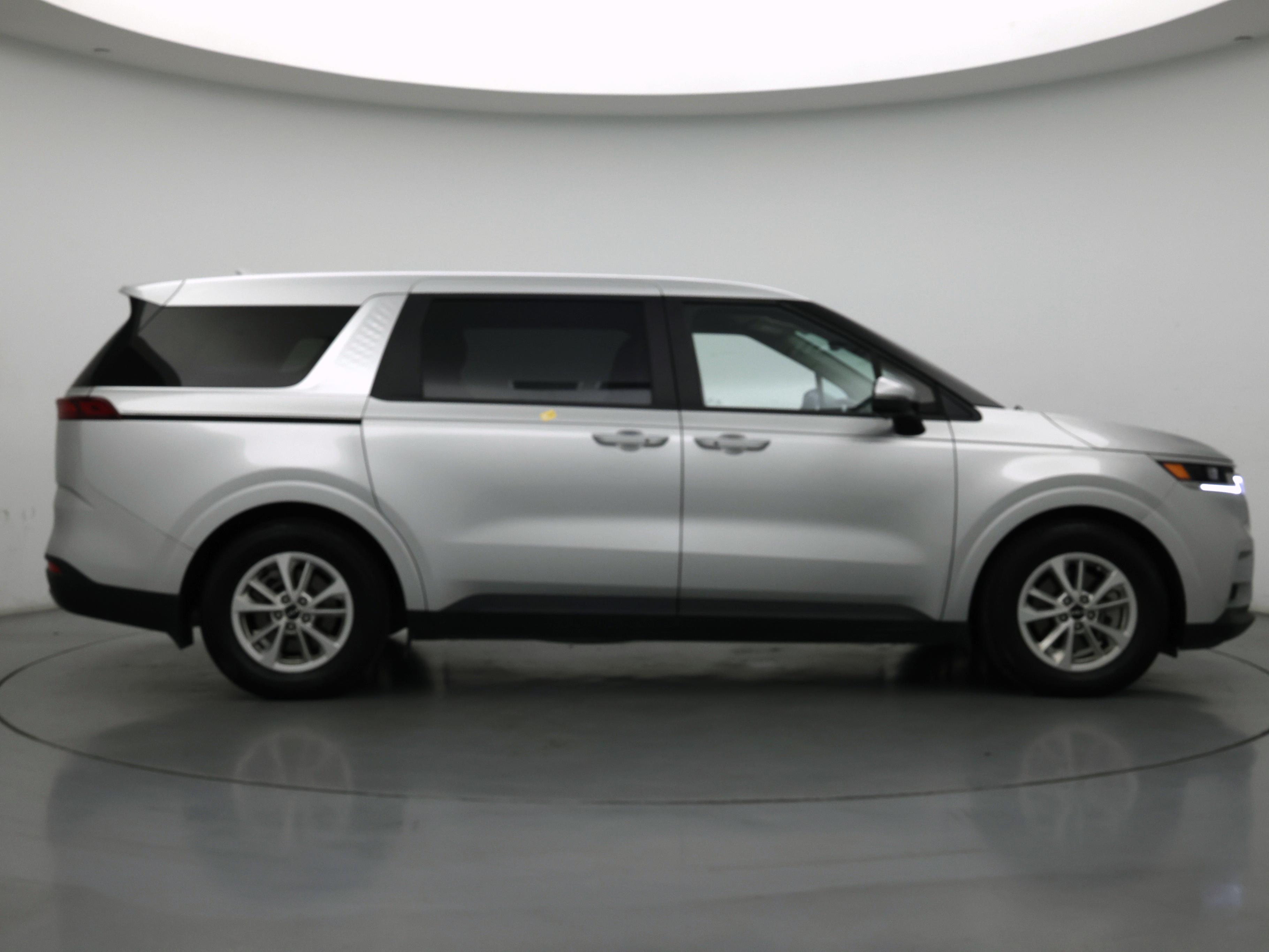 Thumbnail: 2023 Kia Carnival - 7