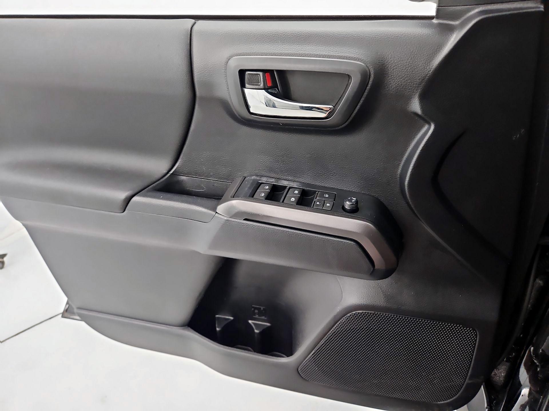 Thumbnail: 2021 Toyota Tacoma - 12