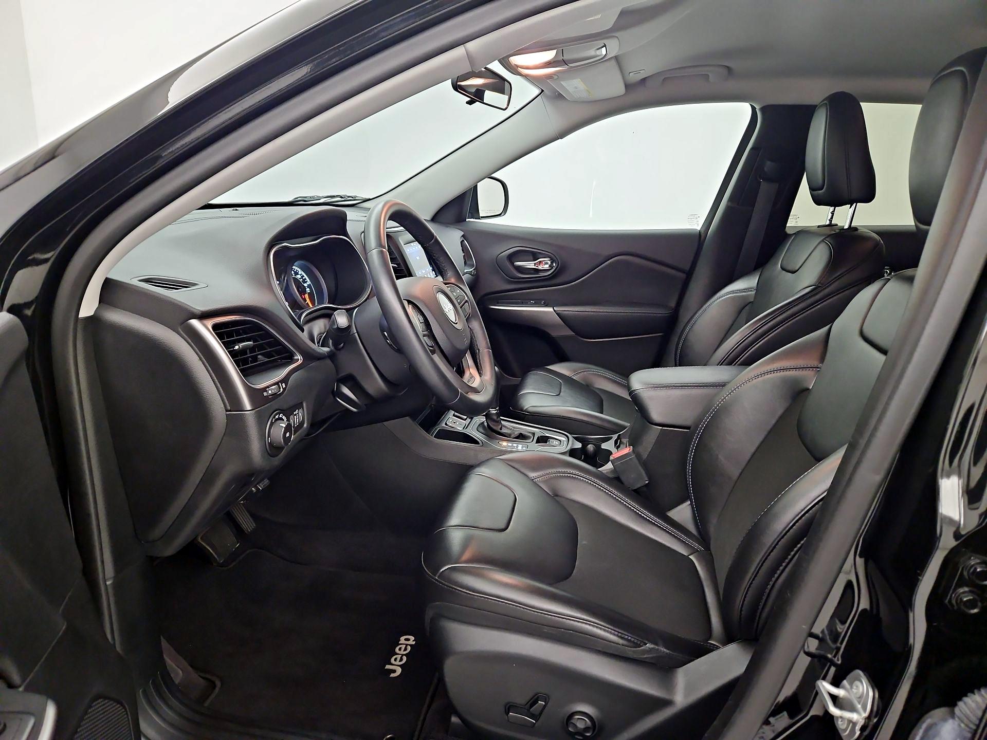 Thumbnail: 2019 Jeep Cherokee - 11