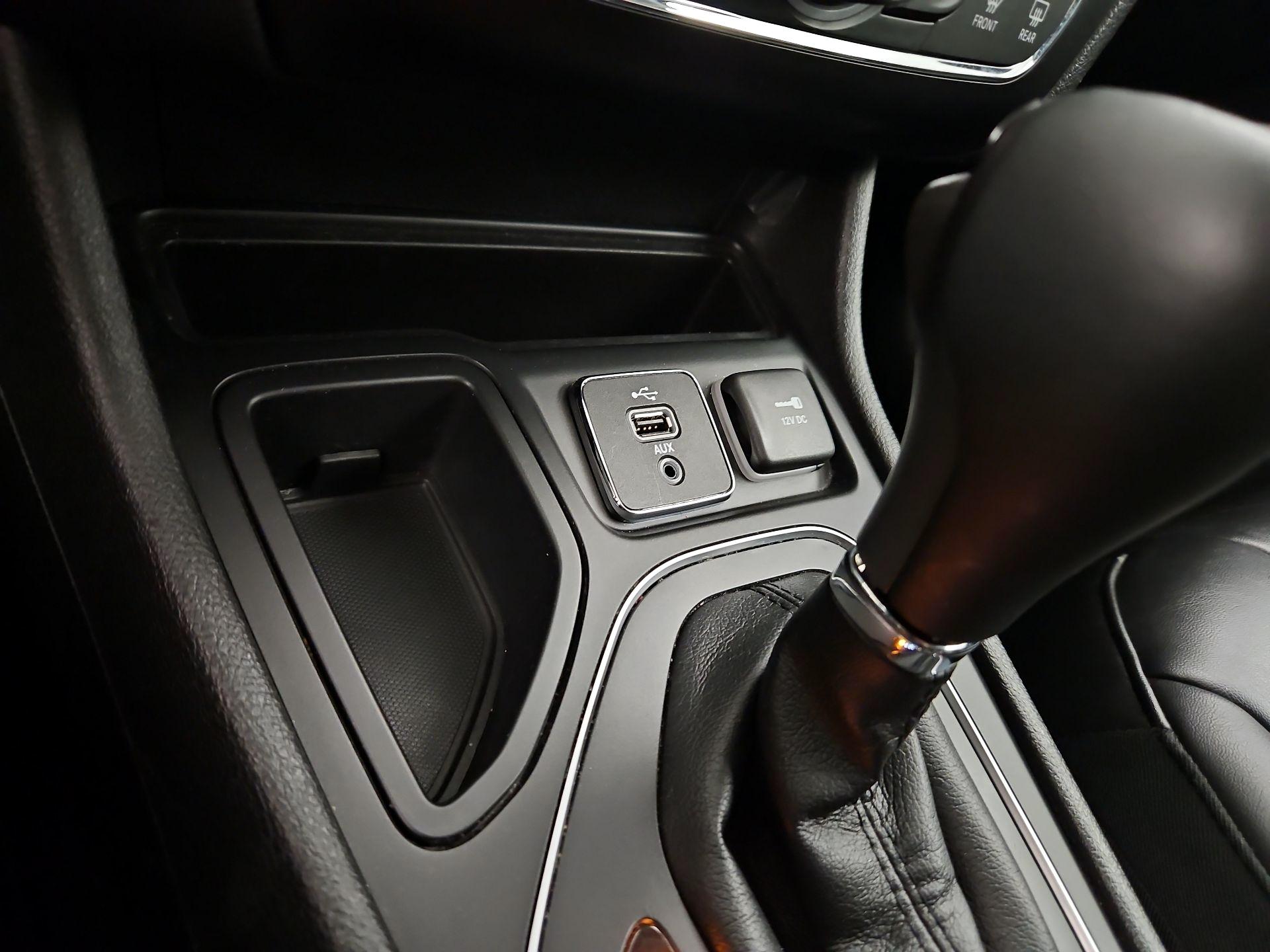 Thumbnail: 2019 Jeep Cherokee - 18