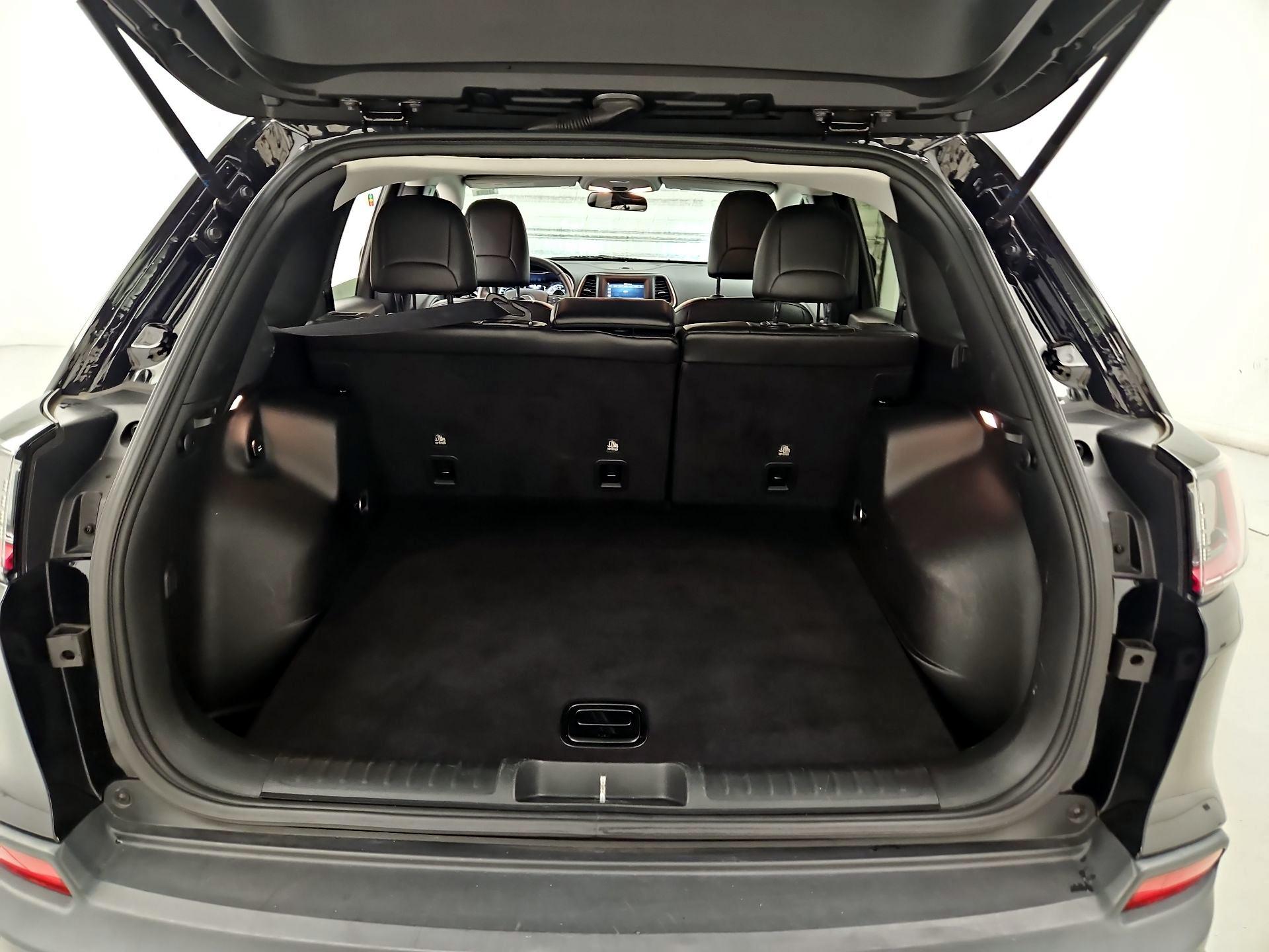 Thumbnail: 2019 Jeep Cherokee - 20