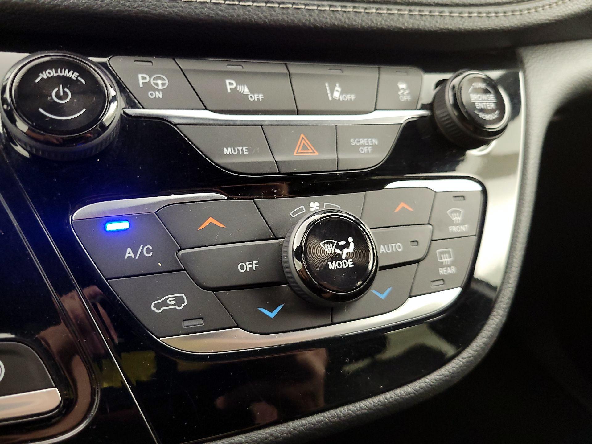 Thumbnail: 2020 Chrysler Pacifica - 17