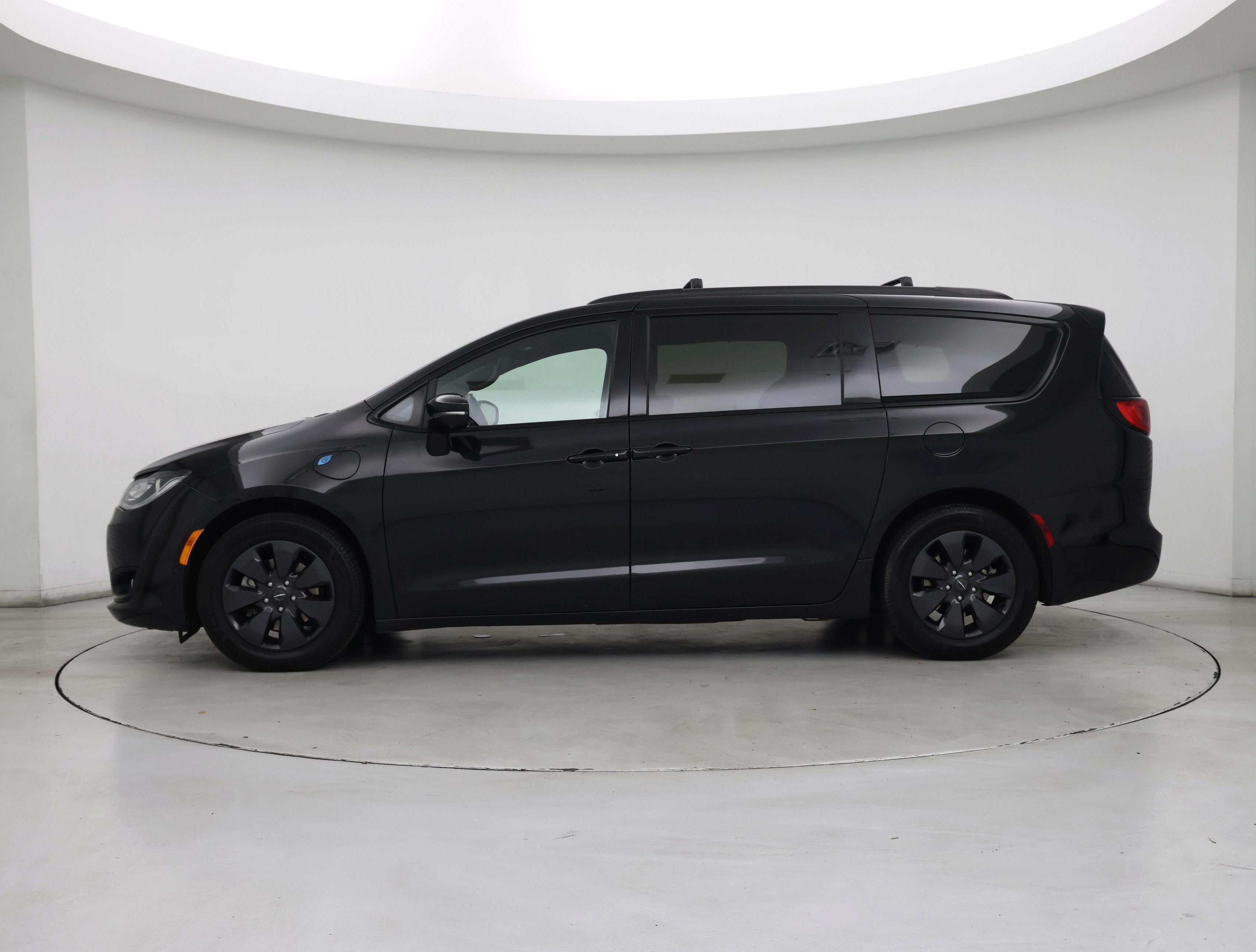 Thumbnail: 2020 Chrysler Pacifica - 3
