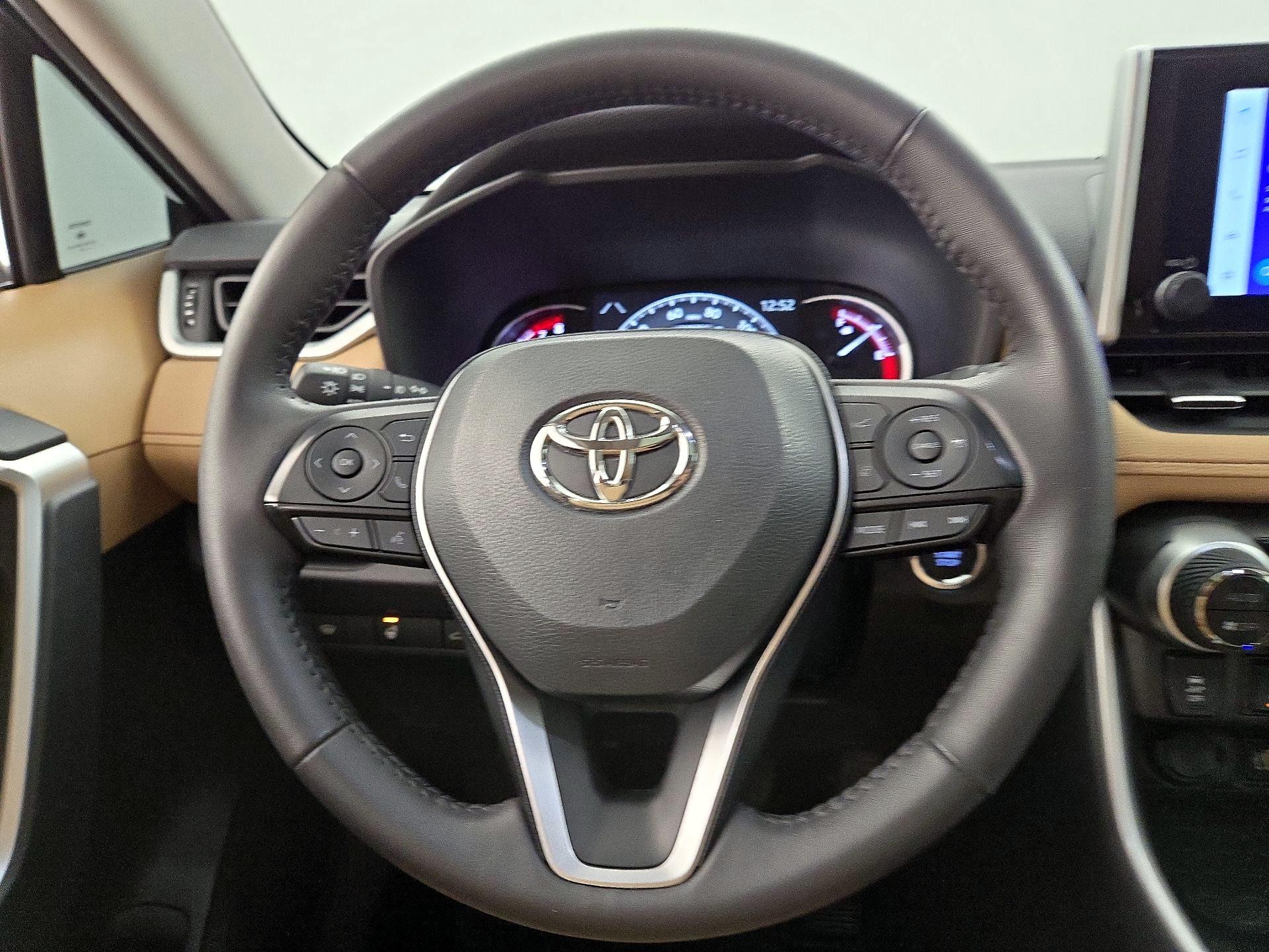 Thumbnail: 2025 Toyota RAV4 - 10