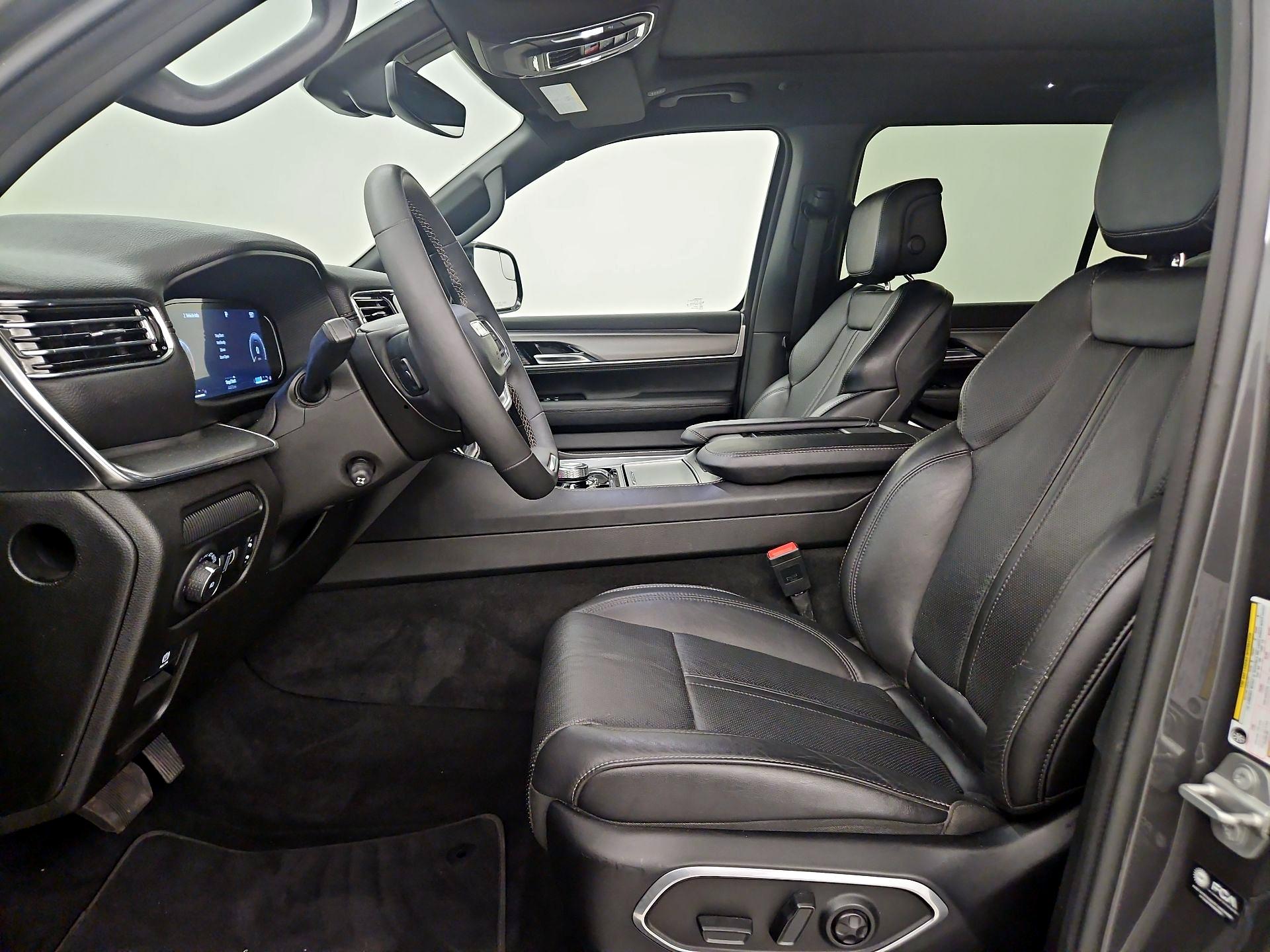 Thumbnail: 2023 Jeep Wagoneer - 11