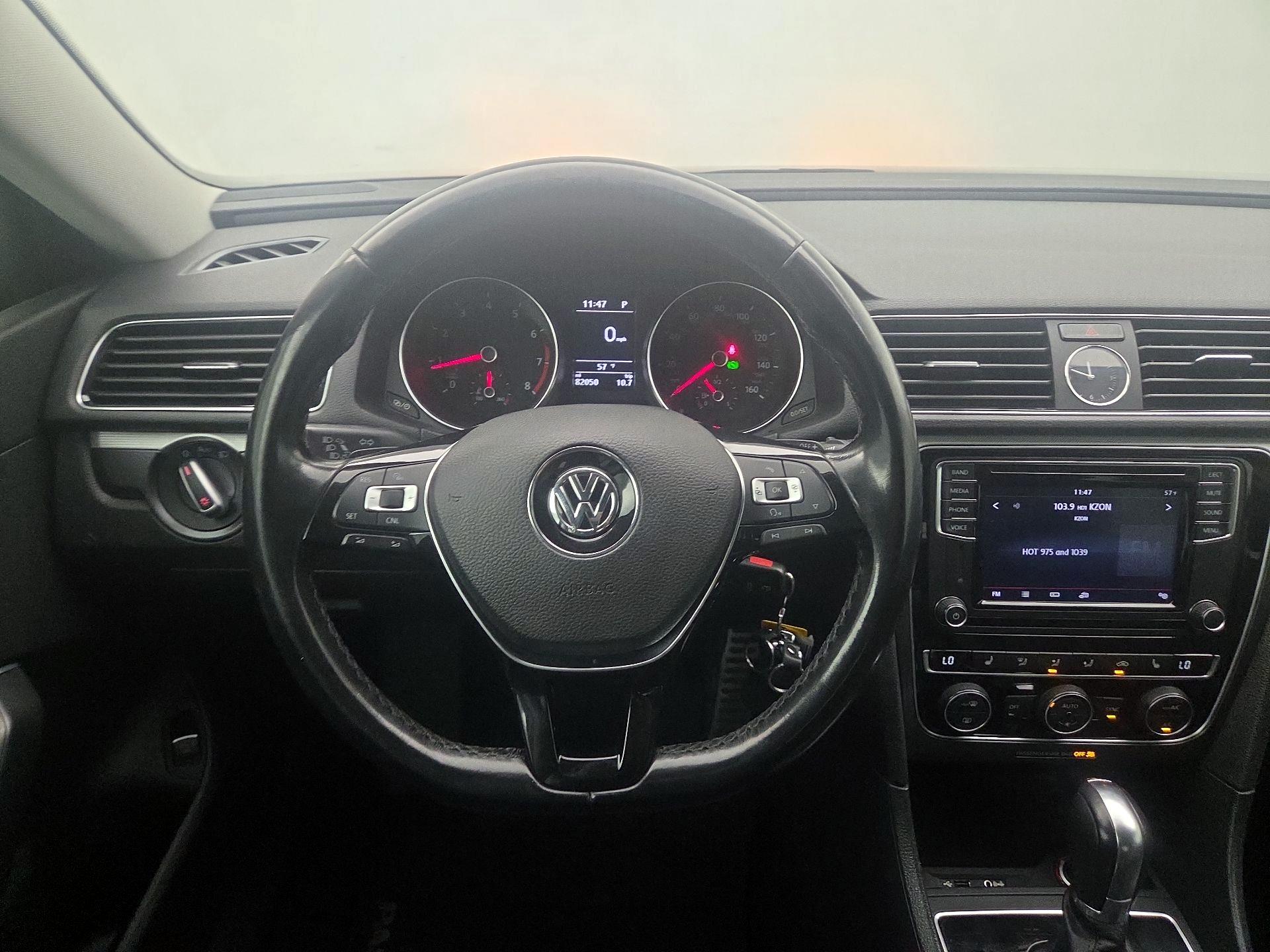 Thumbnail: 2017 Volkswagen Passat - 10
