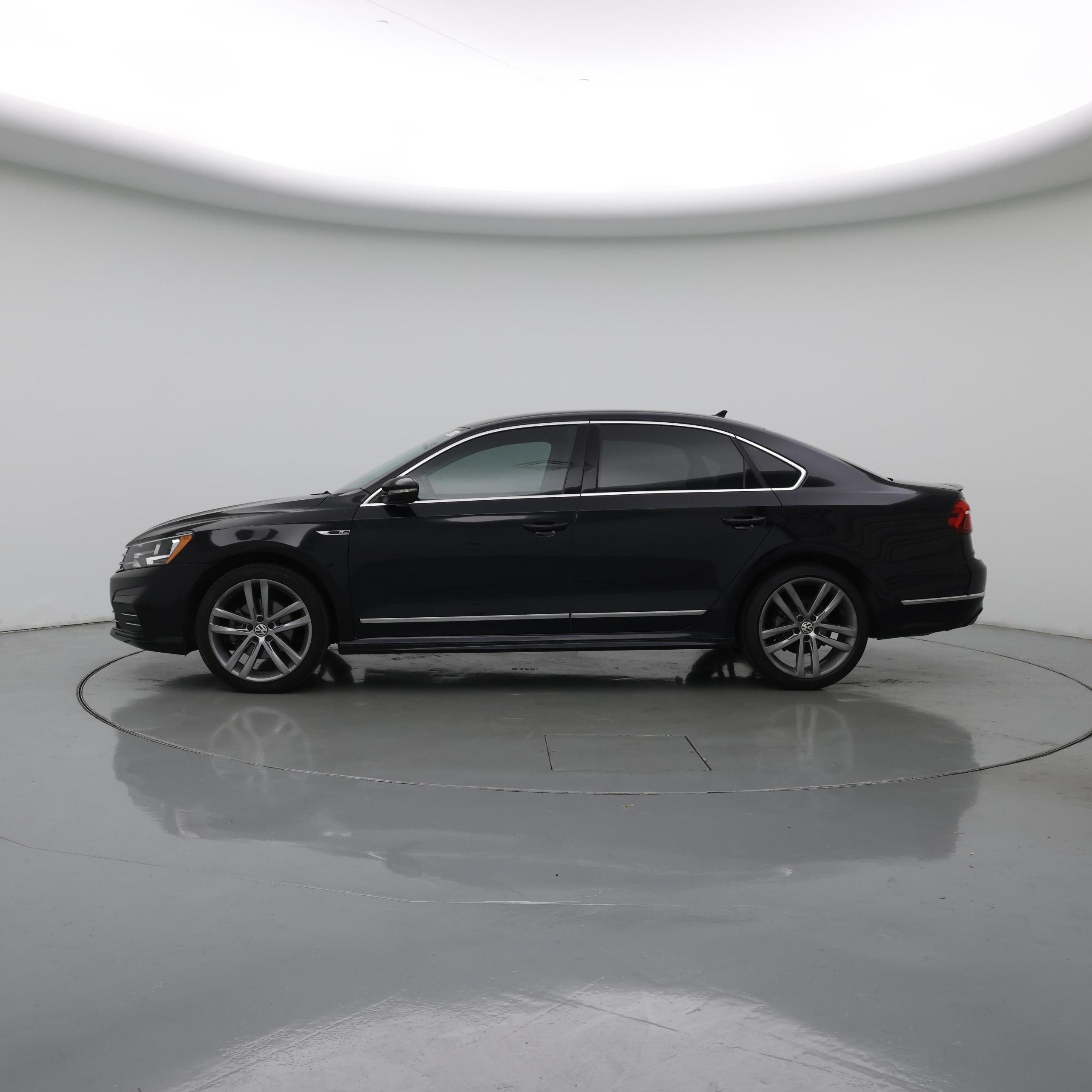 Thumbnail: 2017 Volkswagen Passat - 3