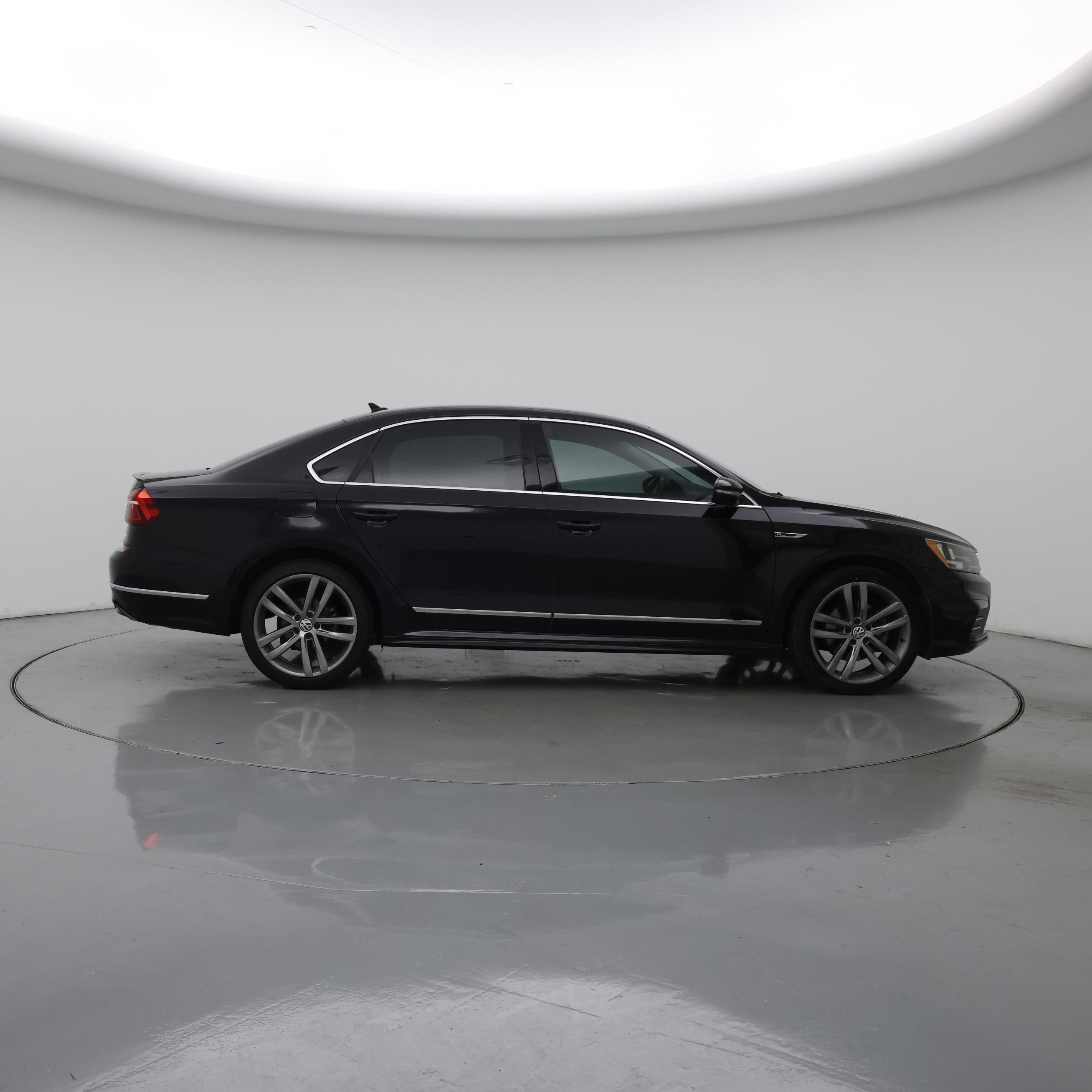Thumbnail: 2017 Volkswagen Passat - 7