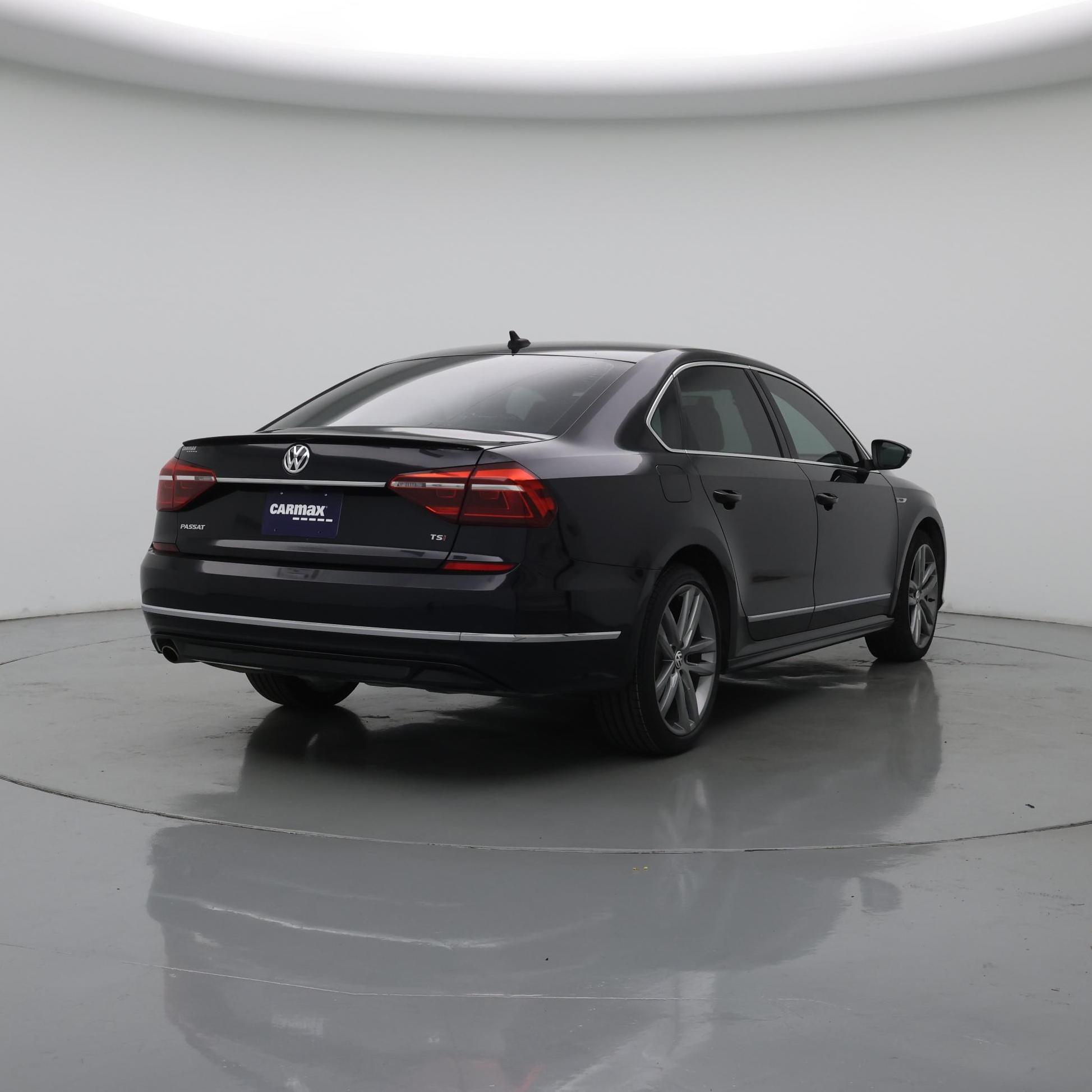 Thumbnail: 2017 Volkswagen Passat - 8