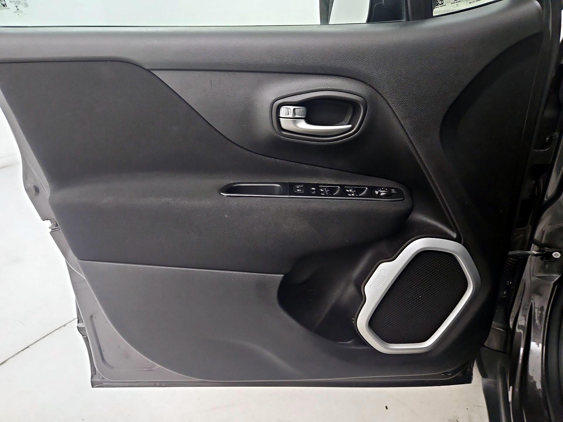 Thumbnail: 2020 Jeep Renegade - 12