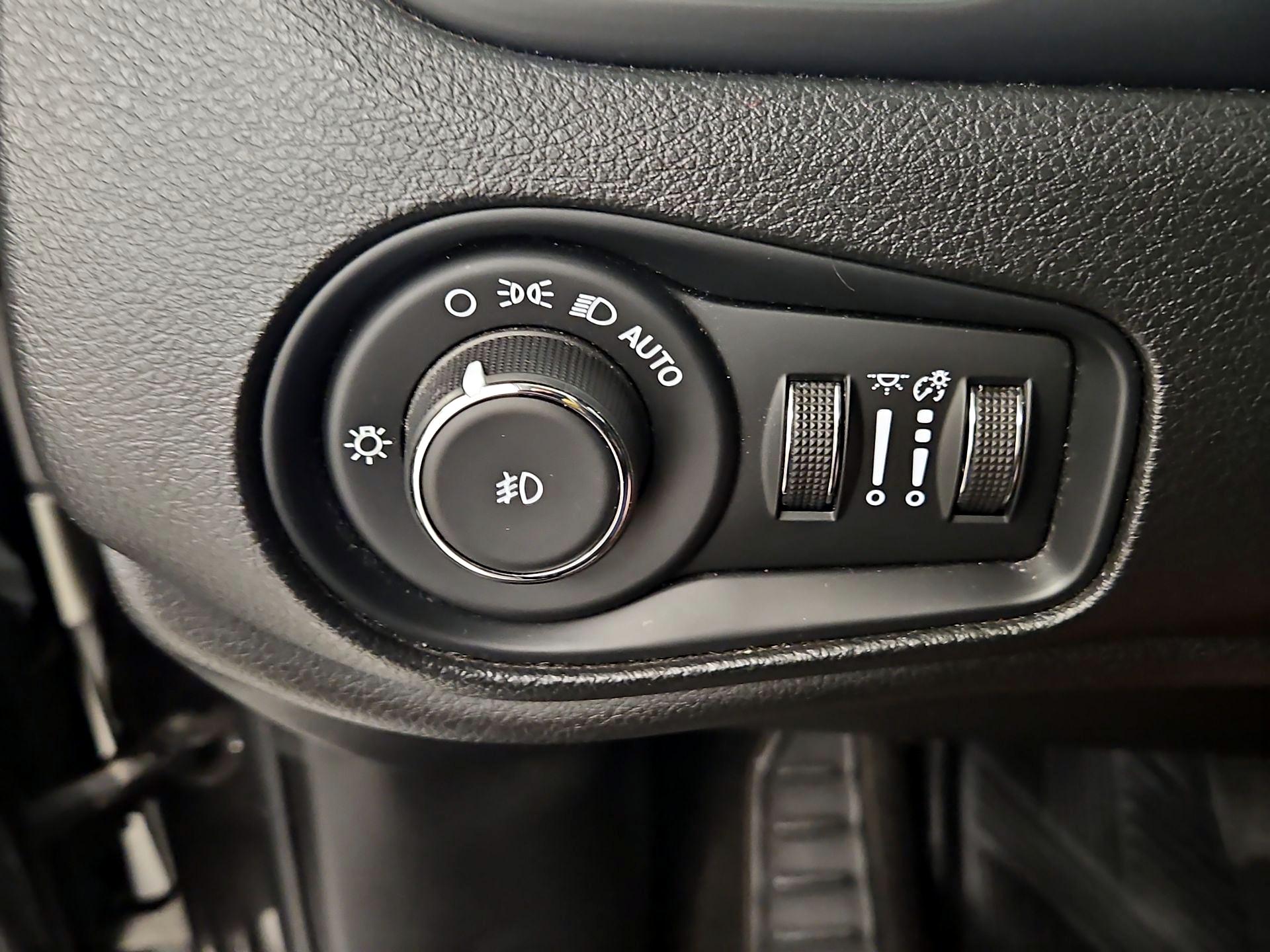 Thumbnail: 2020 Jeep Renegade - 13