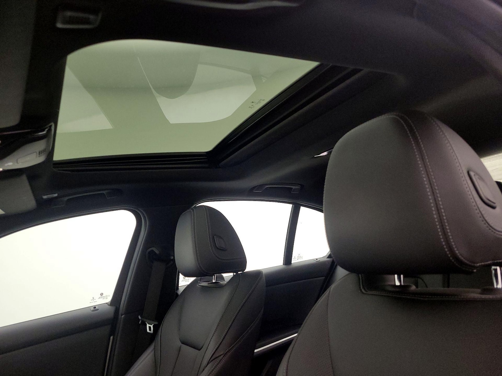 Sunroof(s) & Overhead Airbags