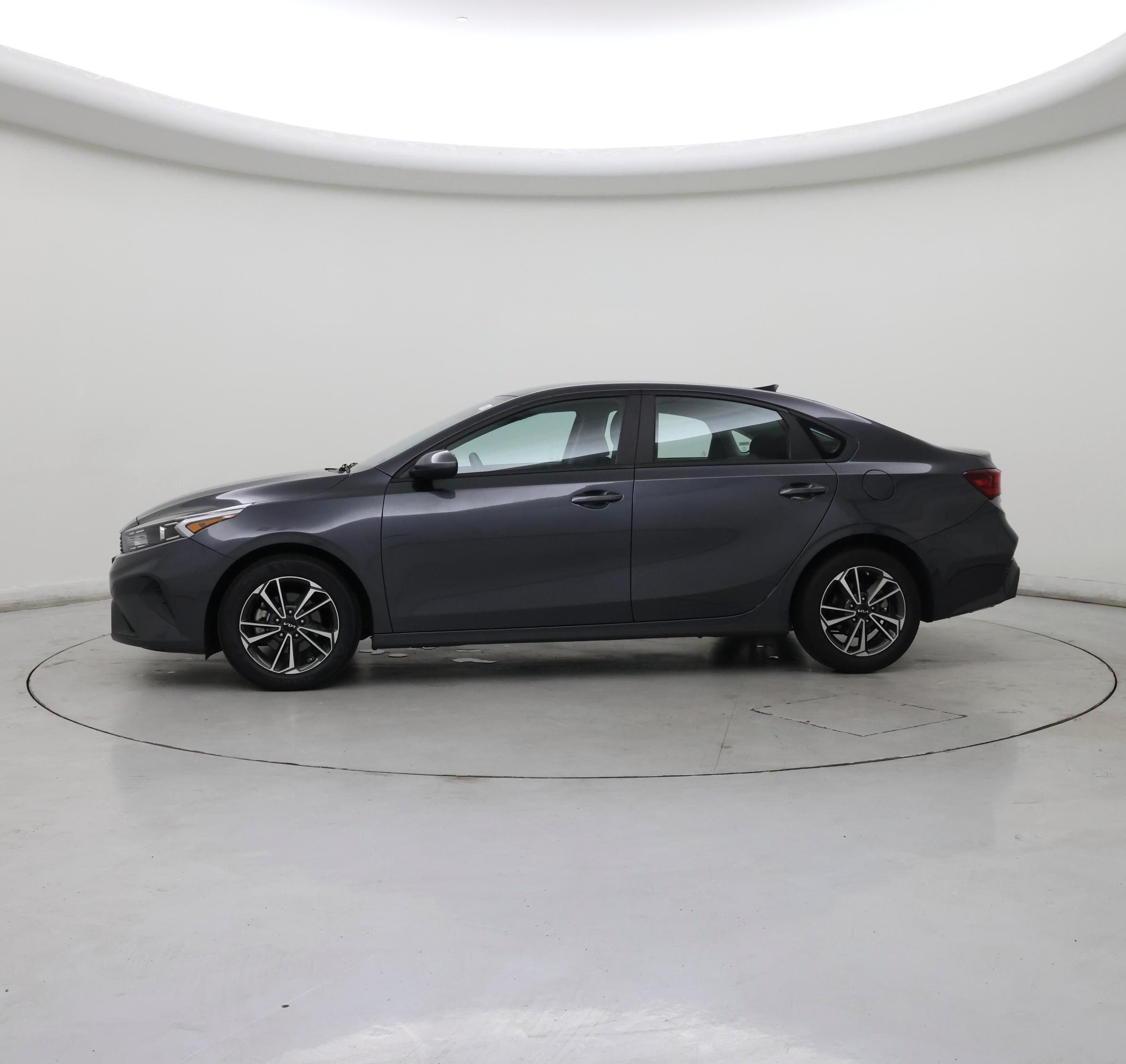 Thumbnail: 2023 Kia Forte - 3
