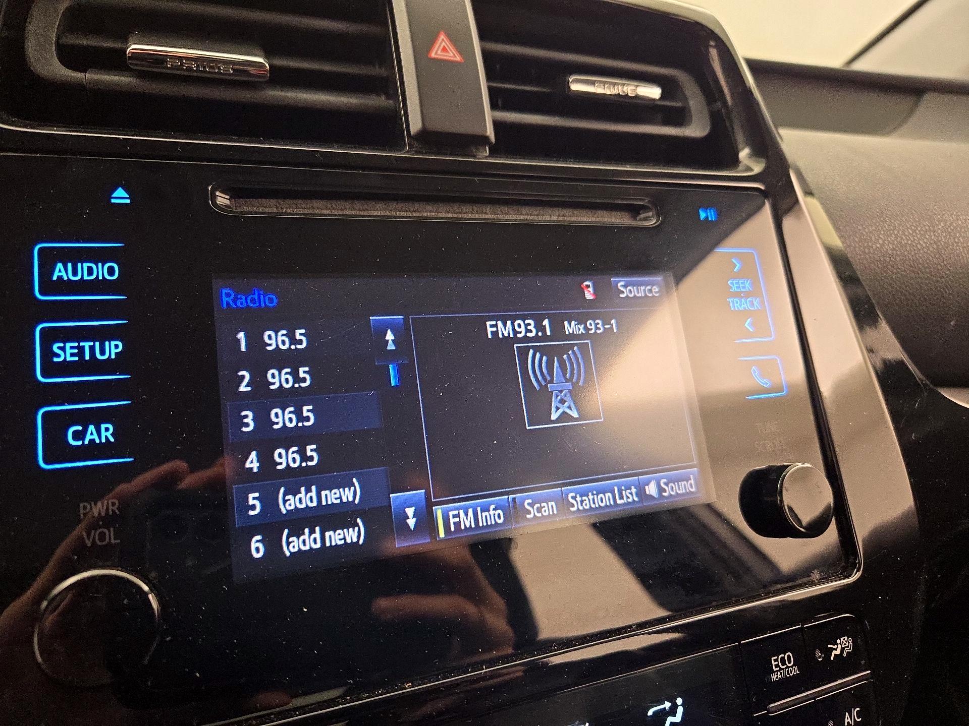 Thumbnail: 2016 Toyota Prius - 14