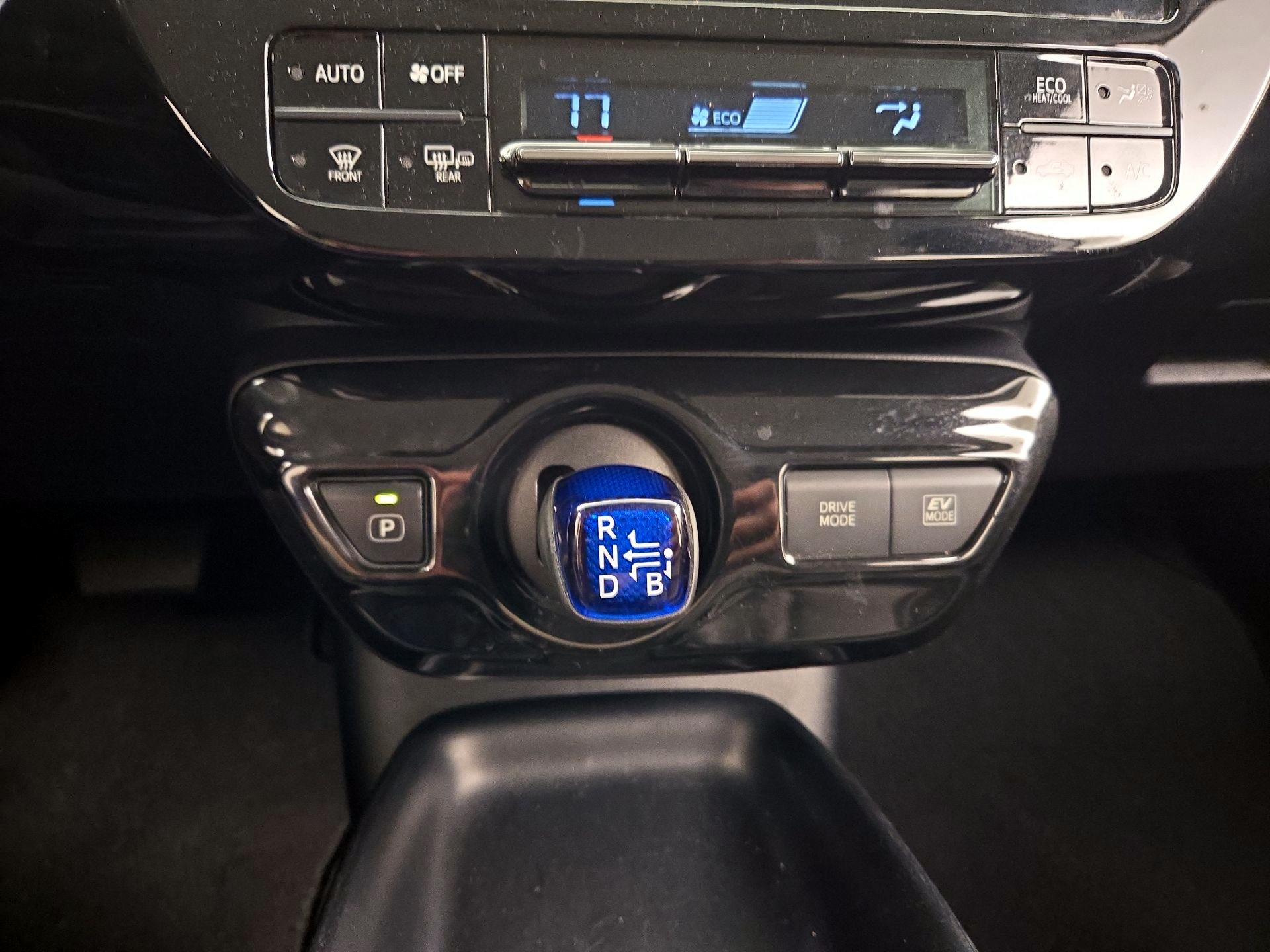 Thumbnail: 2016 Toyota Prius - 16