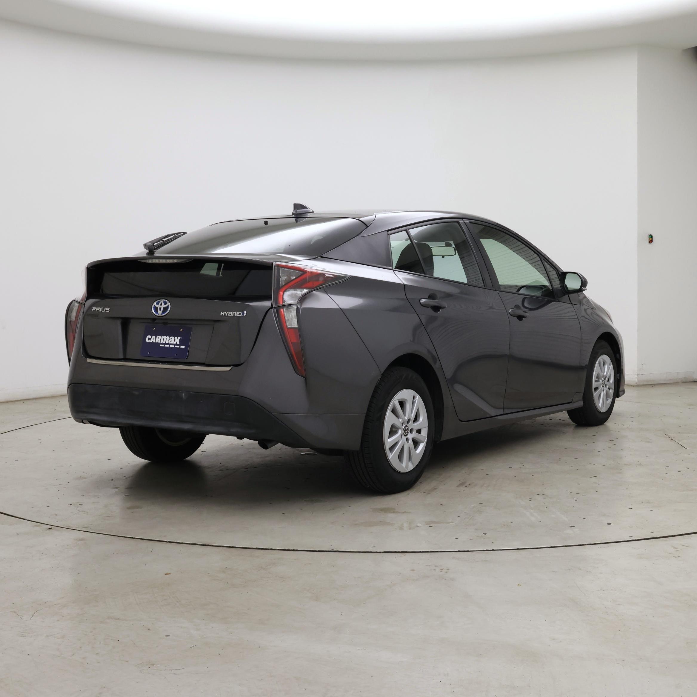 Thumbnail: 2016 Toyota Prius - 8