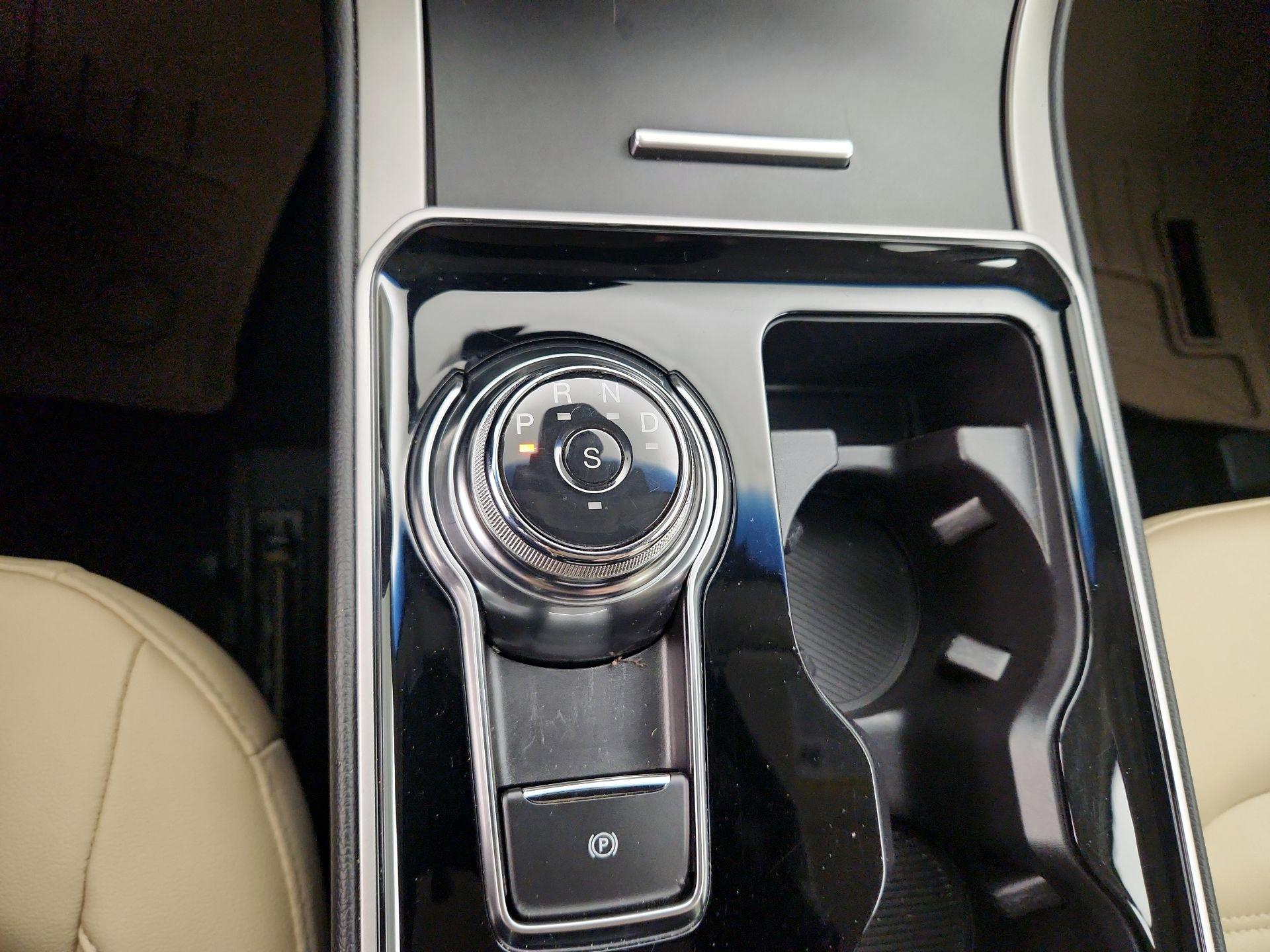 Thumbnail: 2019 Ford Edge - 17