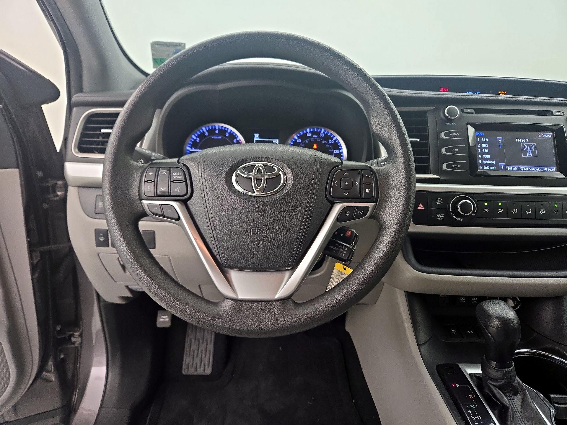 Thumbnail: 2019 Toyota Highlander - 10
