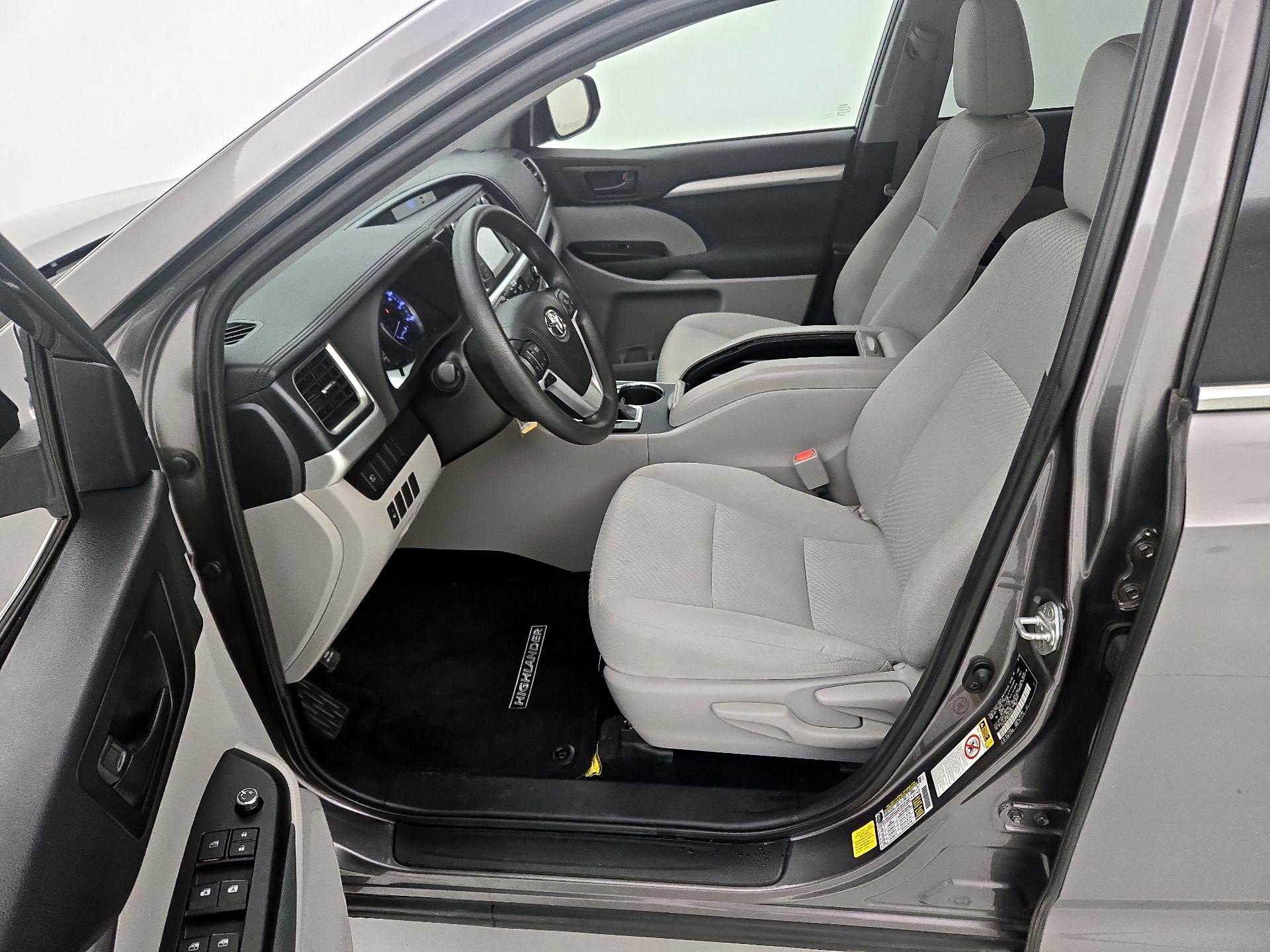 Thumbnail: 2019 Toyota Highlander - 11