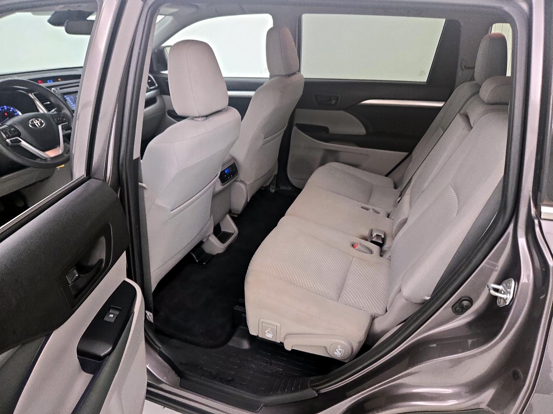 Thumbnail: 2019 Toyota Highlander - 19