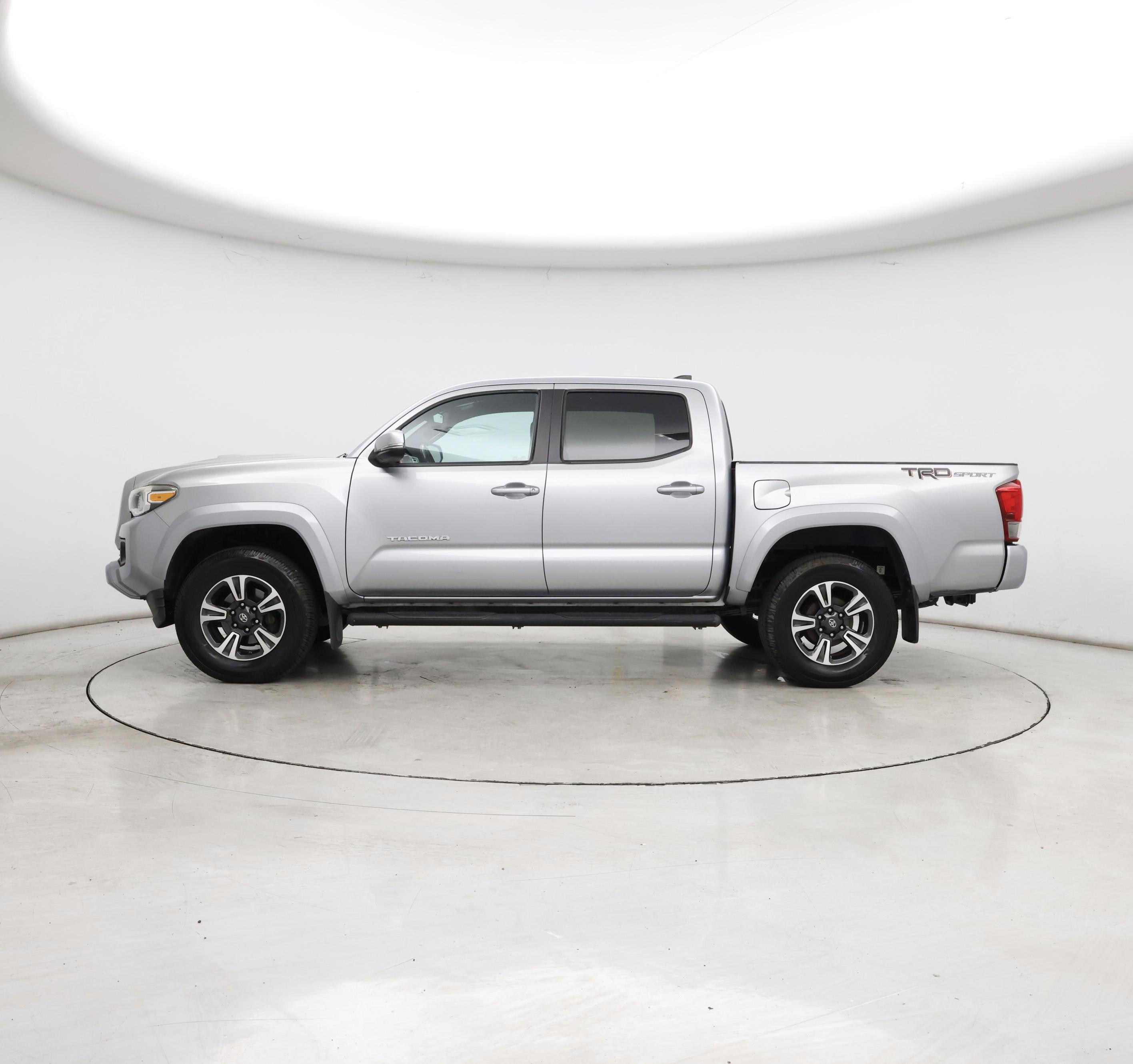 Thumbnail: 2017 Toyota Tacoma - 3
