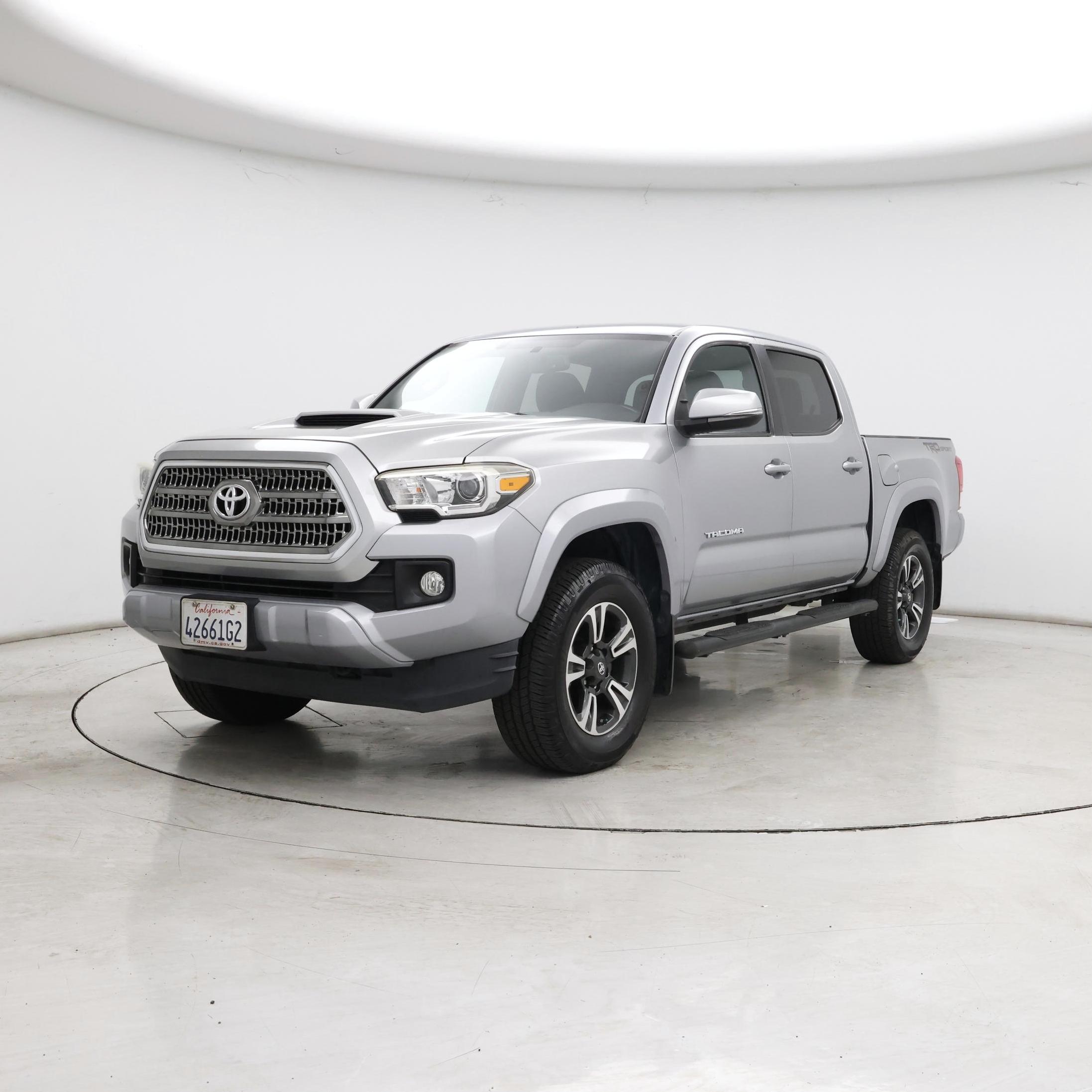 Thumbnail: 2017 Toyota Tacoma - 4