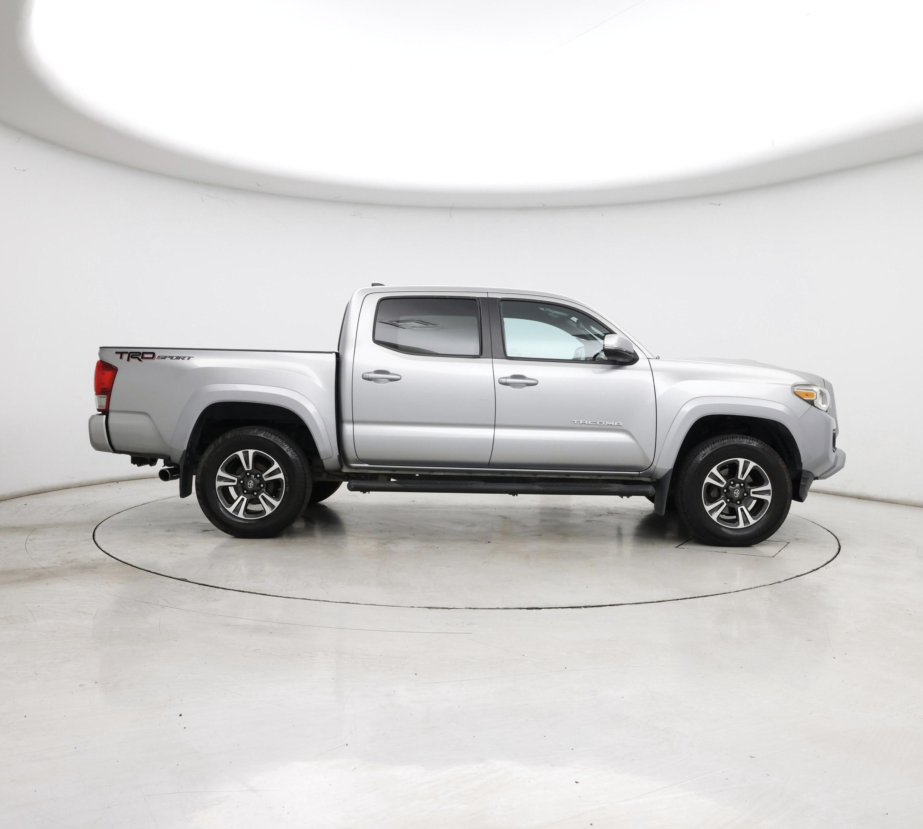 Thumbnail: 2017 Toyota Tacoma - 7
