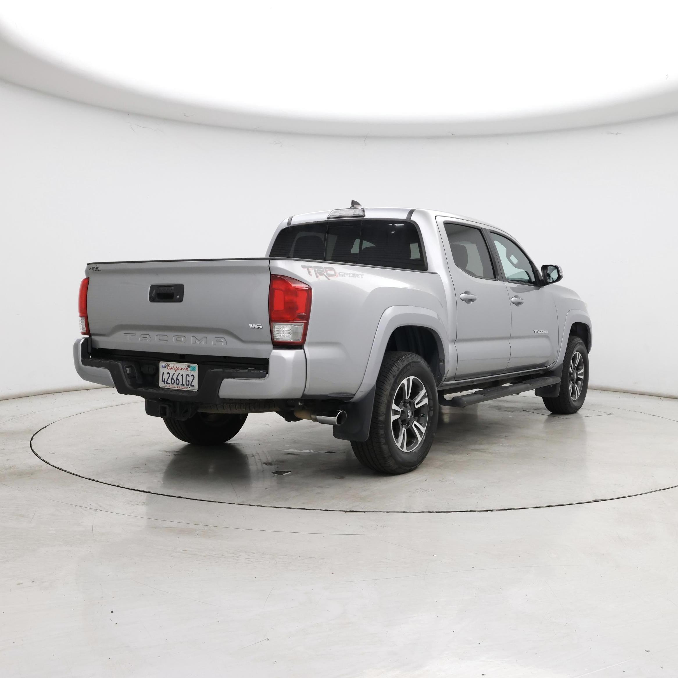 Thumbnail: 2017 Toyota Tacoma - 8